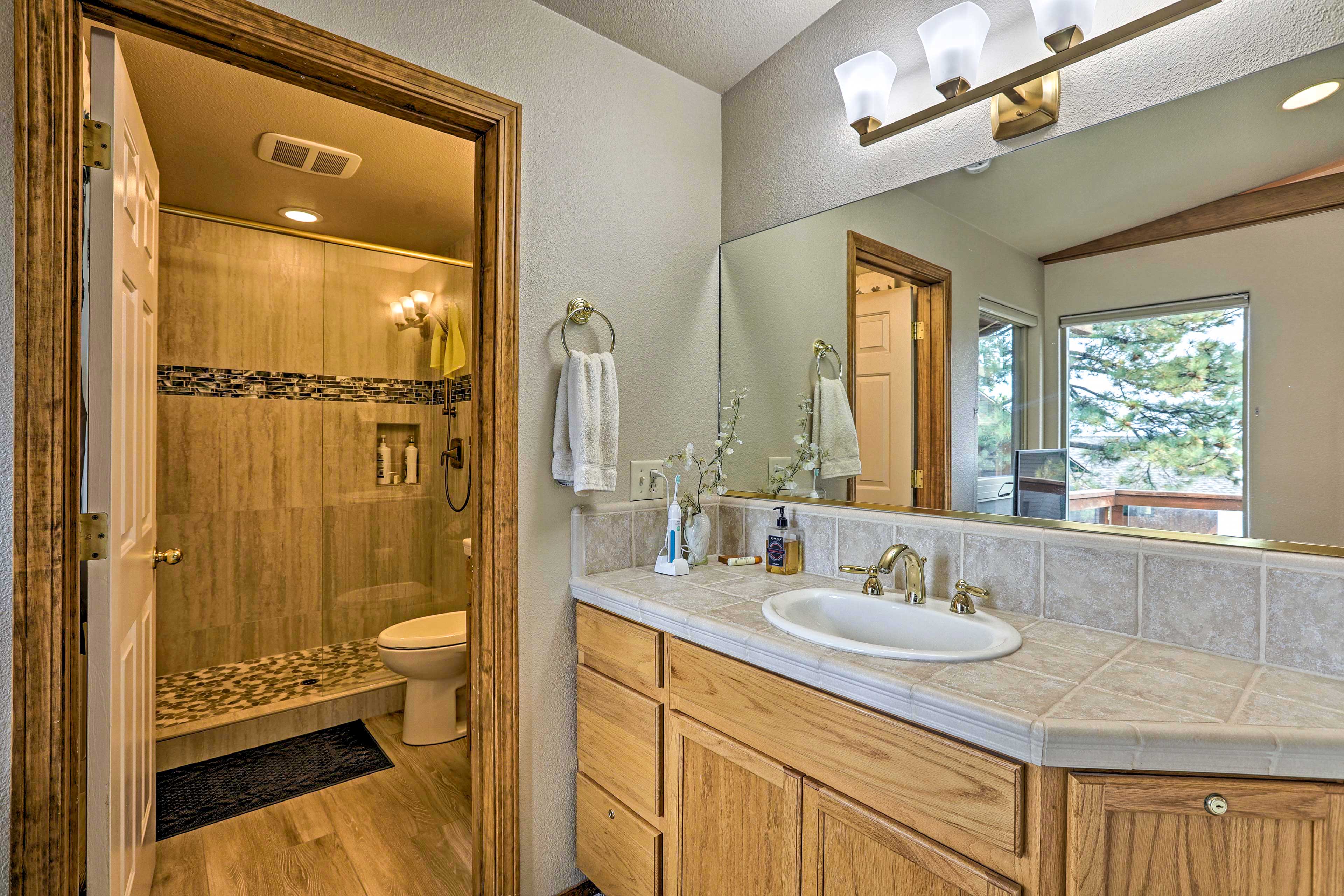 En-Suite Bathroom | Linens & Towels Provided