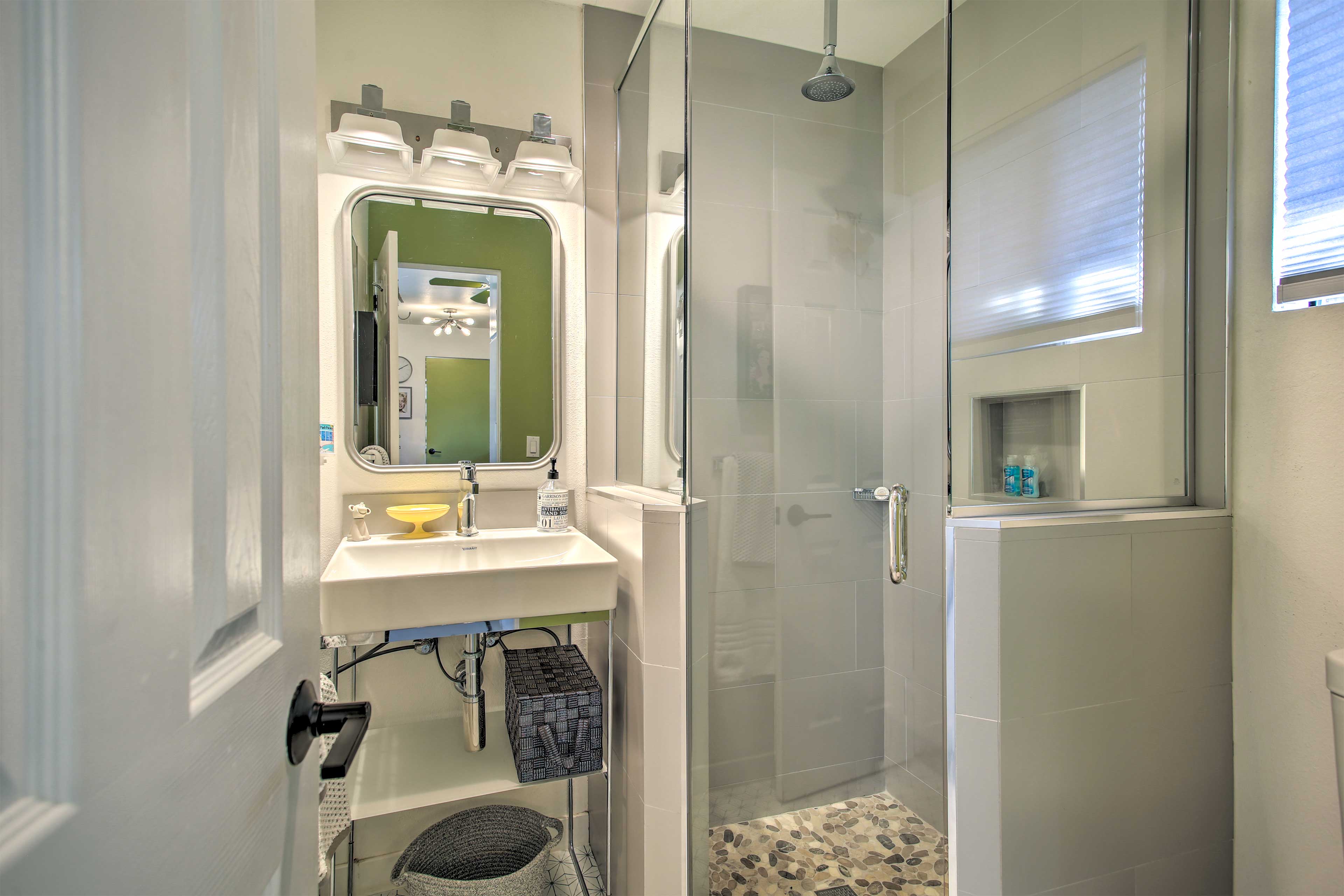 Bathroom | Complimentary Toiletries | Towels Provided