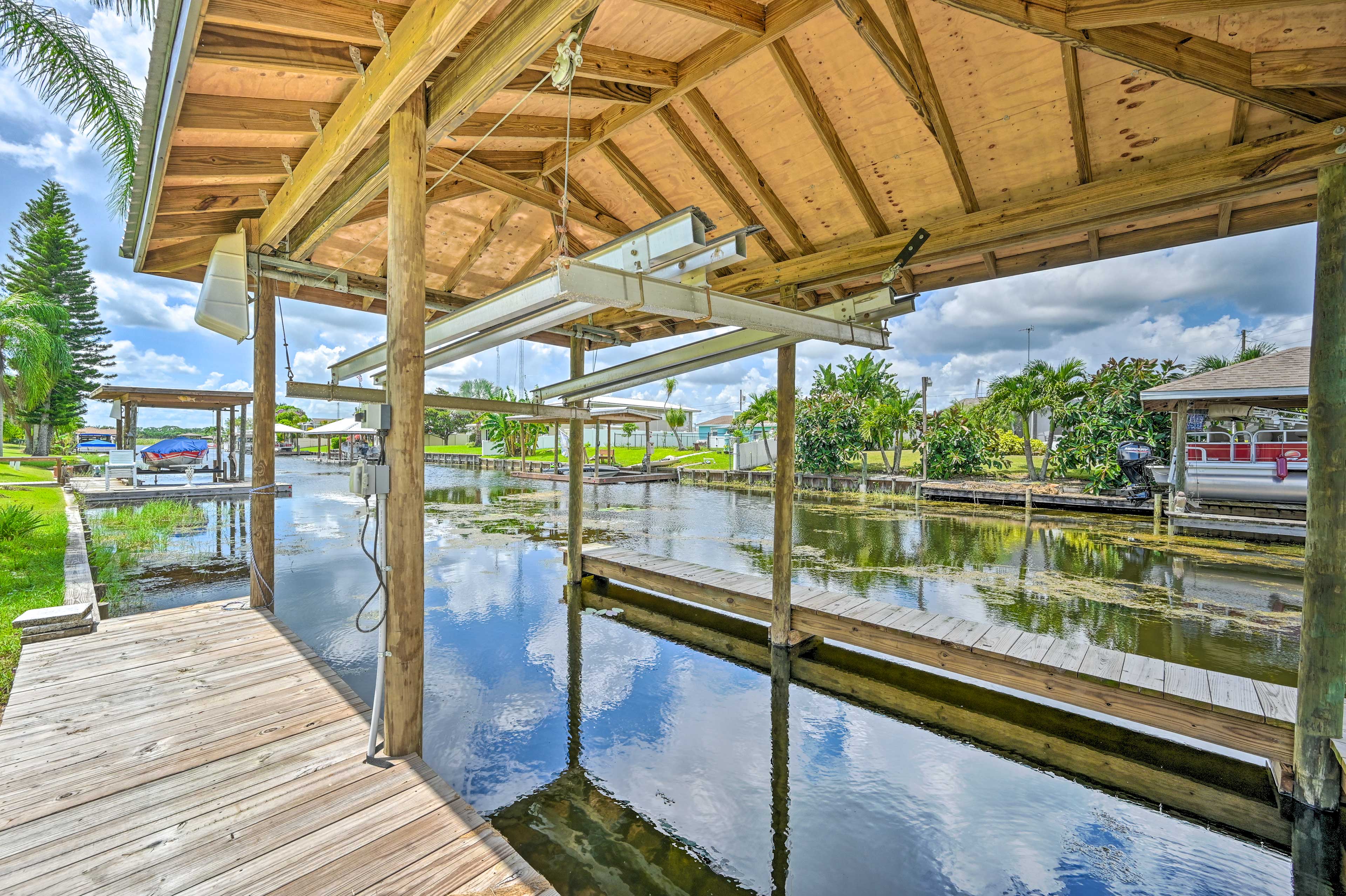 Private Dock & Boat Slip | Direct Grassy Lake Access