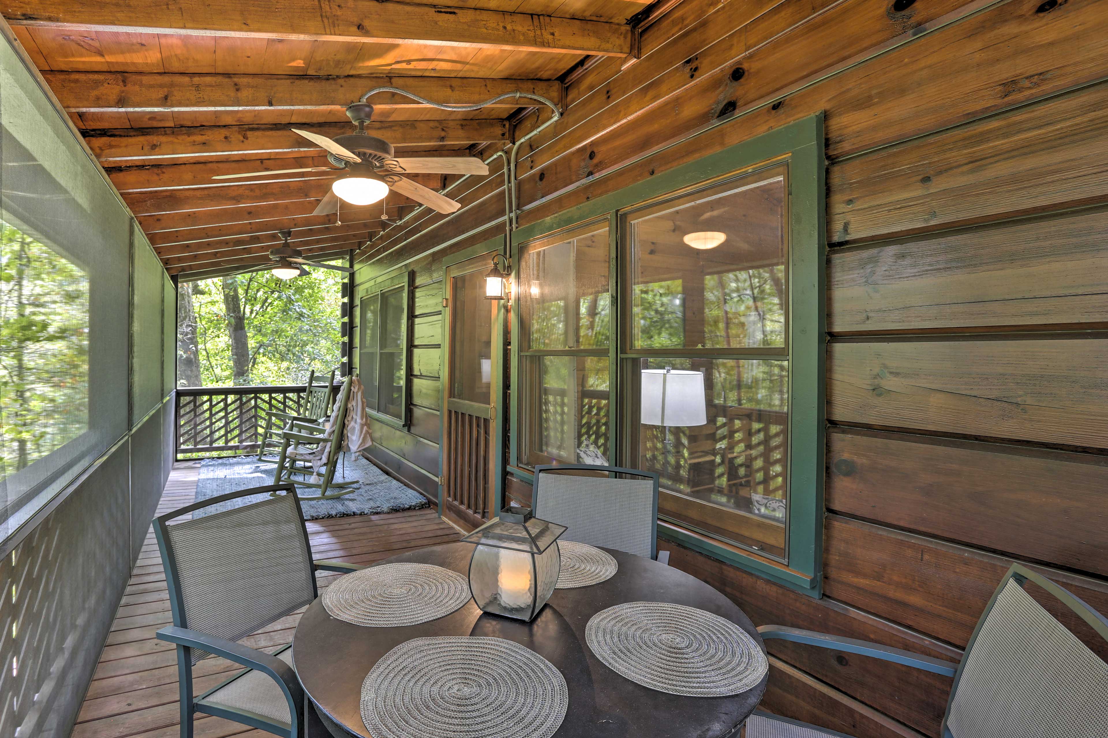 Private Screened Porch | Outdoor Dining Area