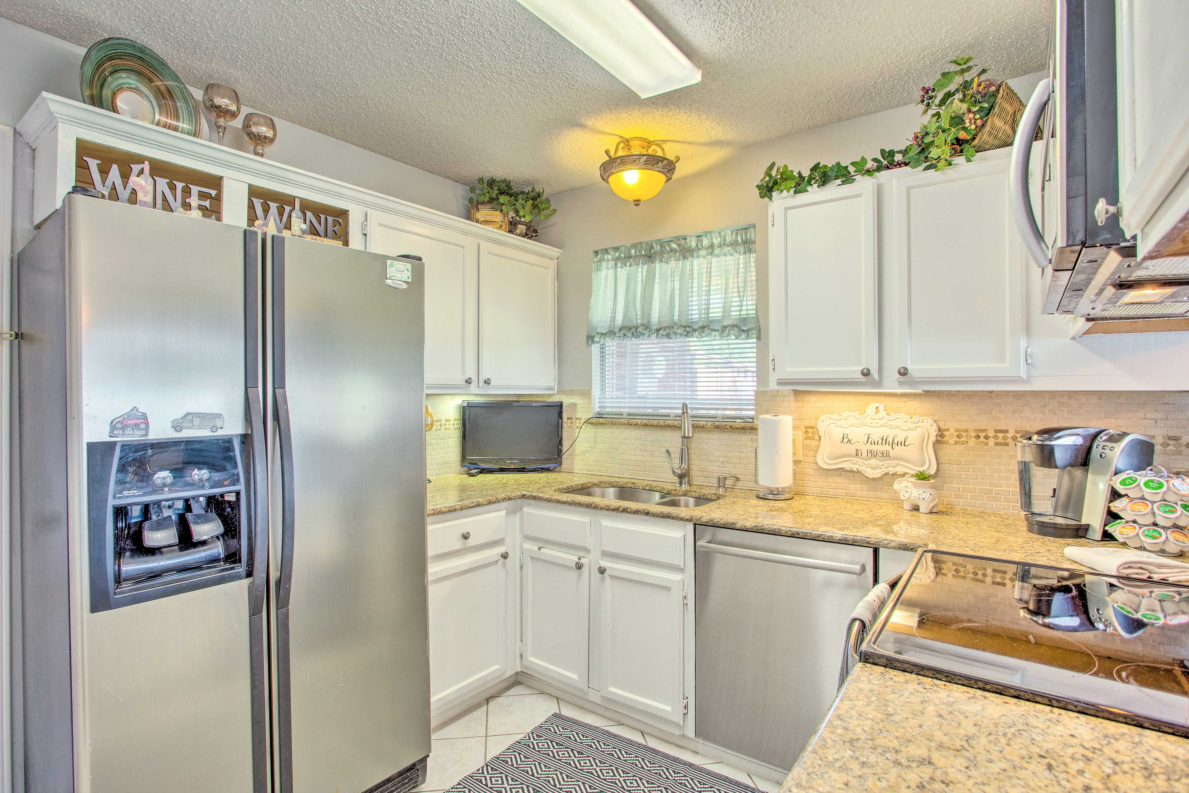 Kitchen | Fully Equipped w/ Cooking Basics