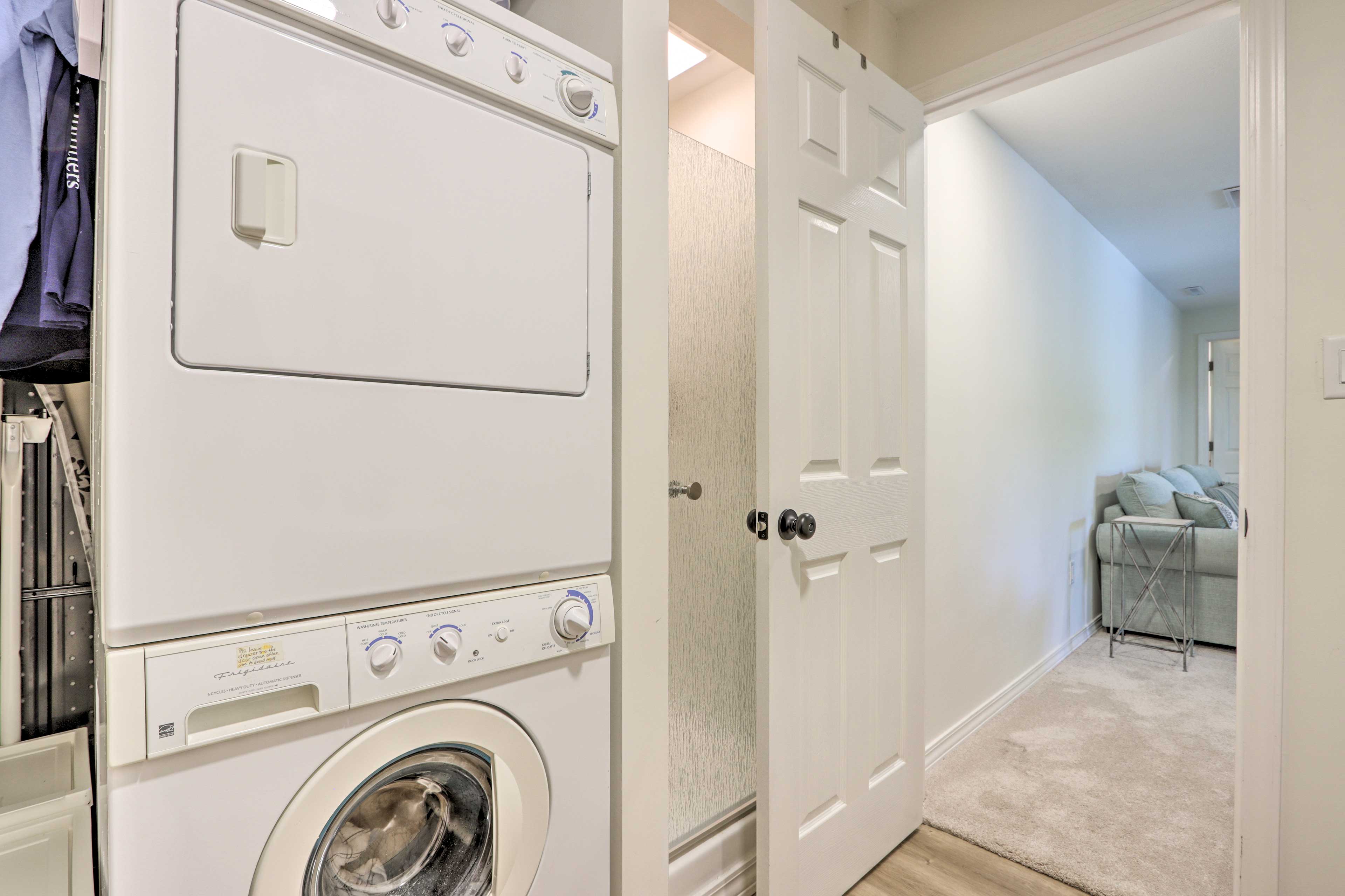 Laundry Room & Full Bathroom | Trash Bags & Paper Towels Provided