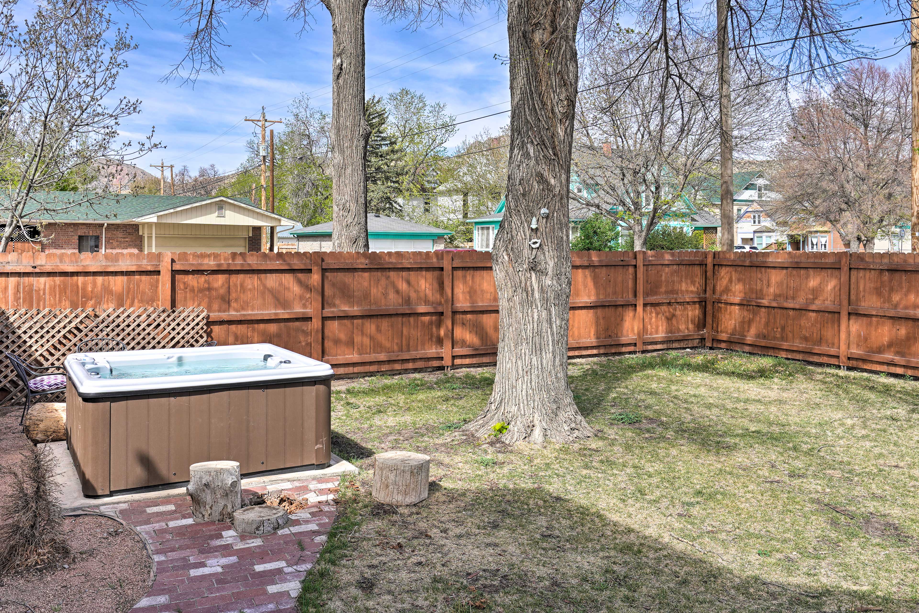 6-Person Private Hot Tub