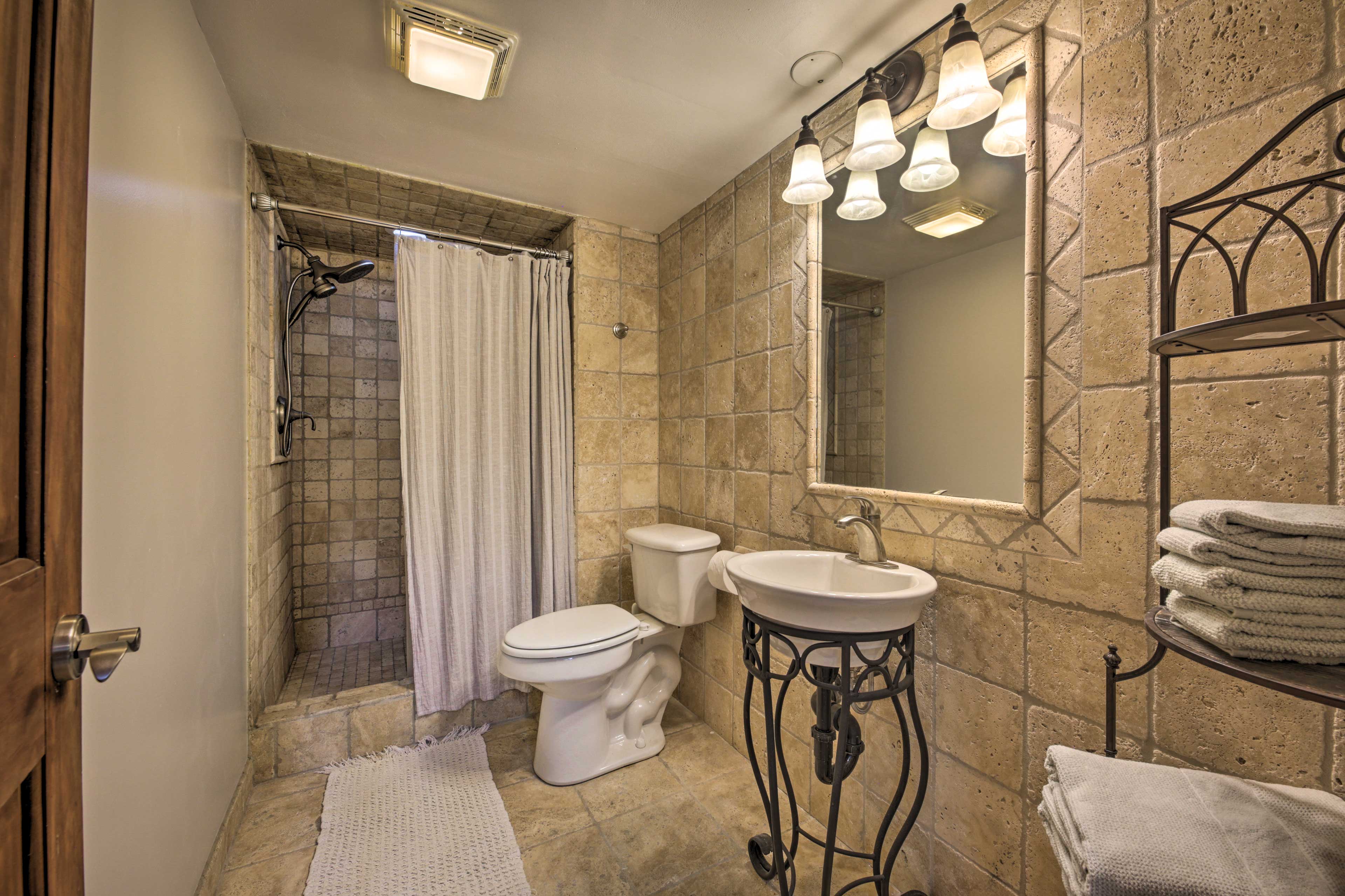 Full Bathroom | Towels Provided | Walk-In Shower