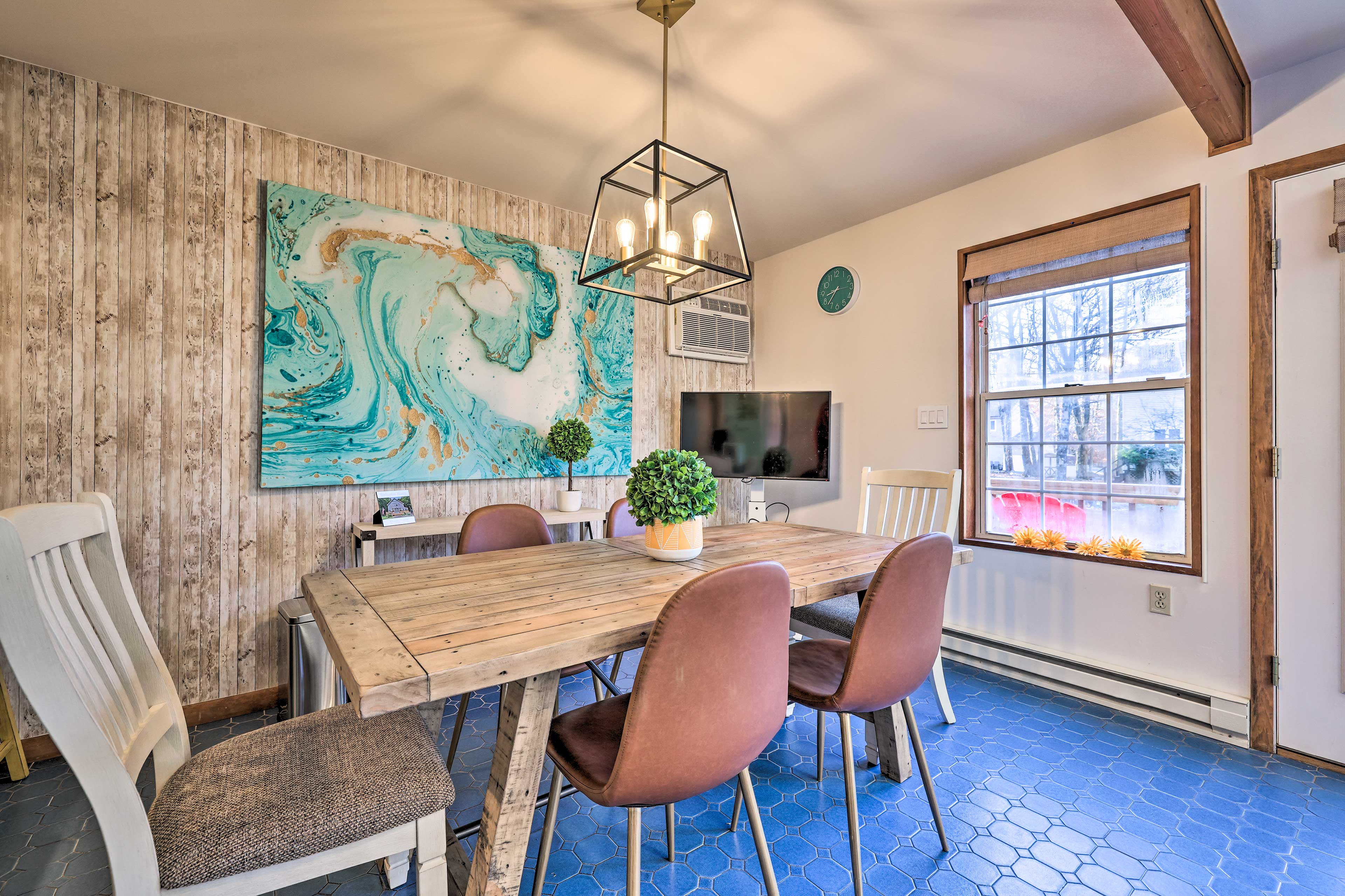 Dining Area | Main Floor | 2-Story Home