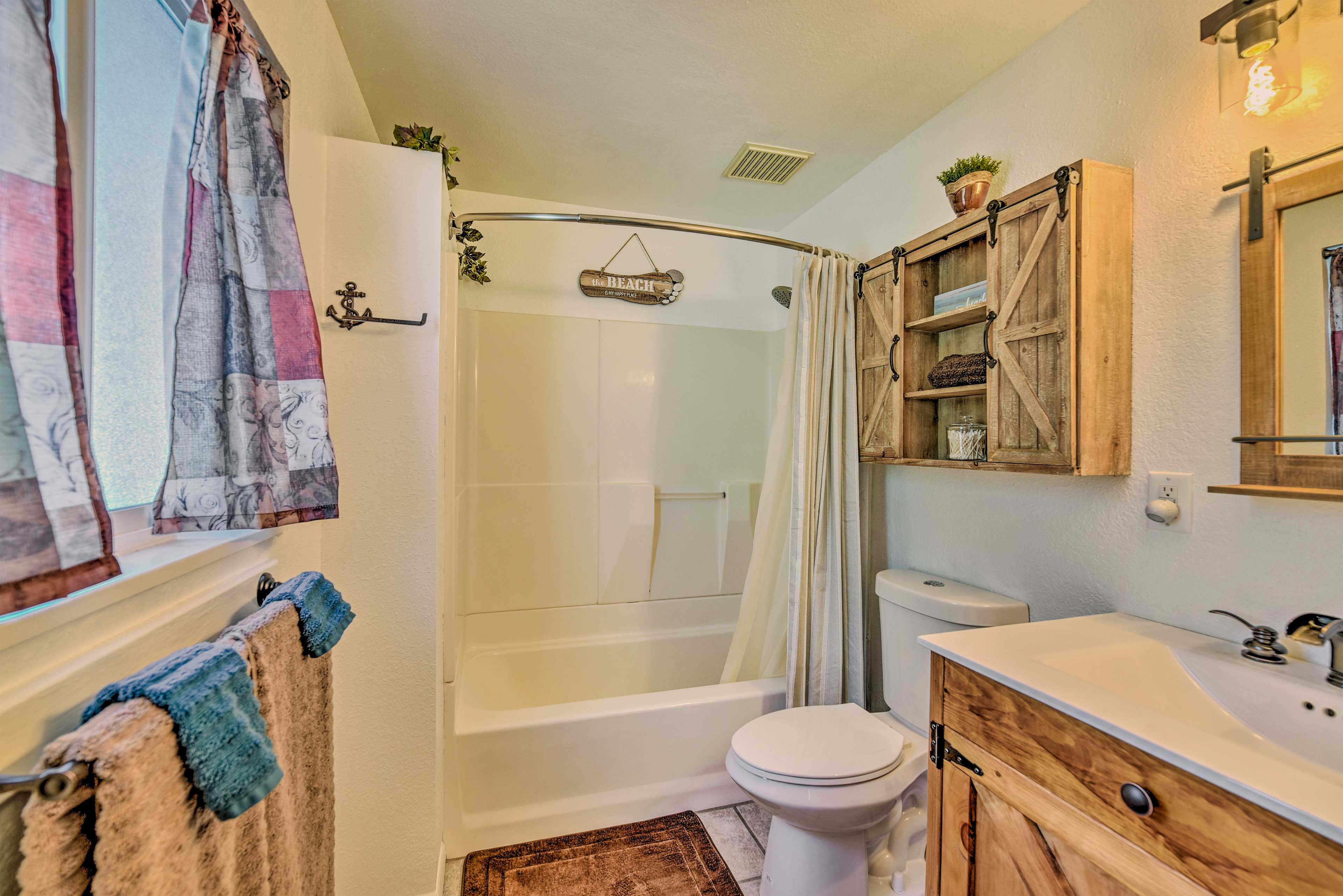 En-Suite Bathroom | Towels Provided