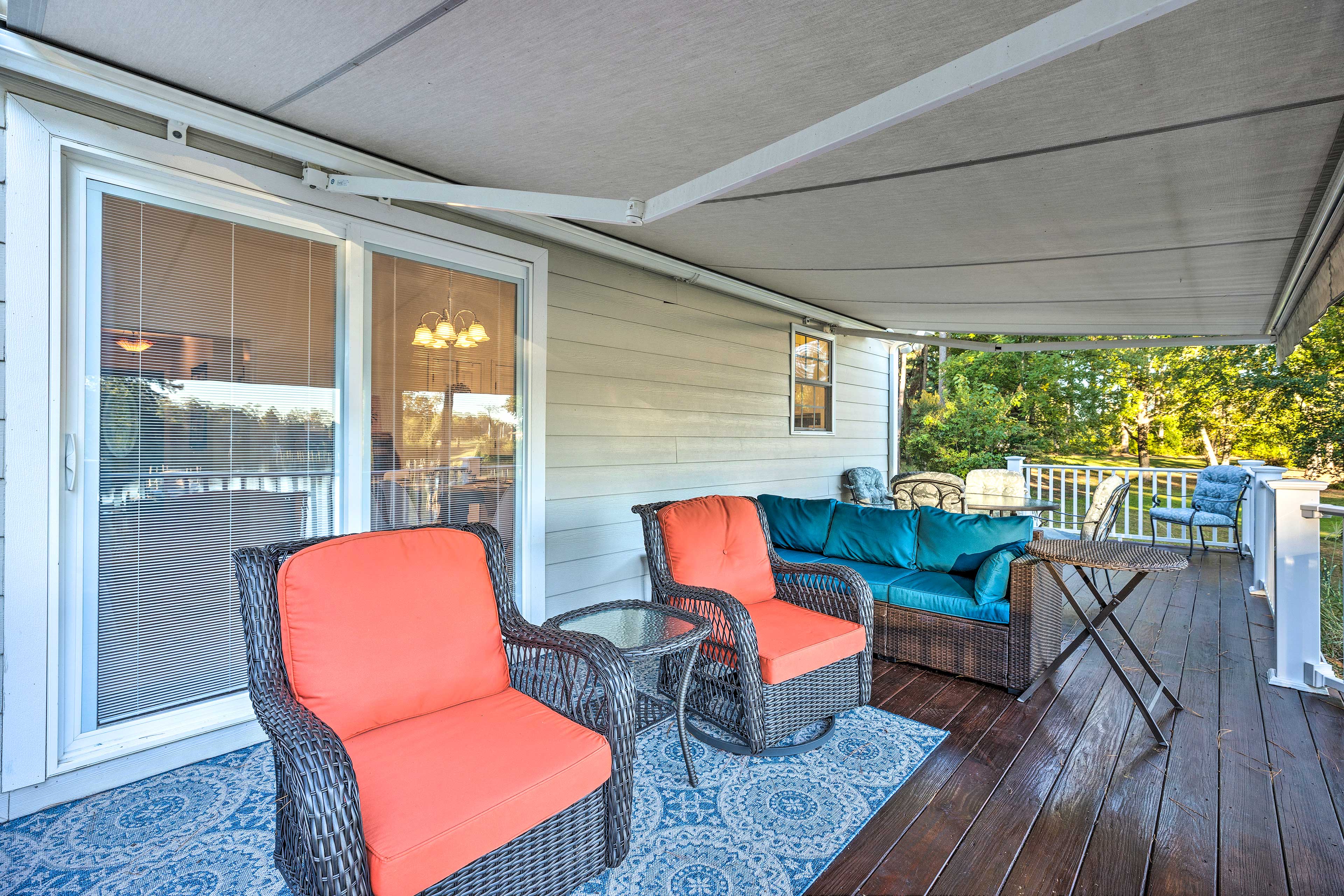 Deck | Furnished & Covered