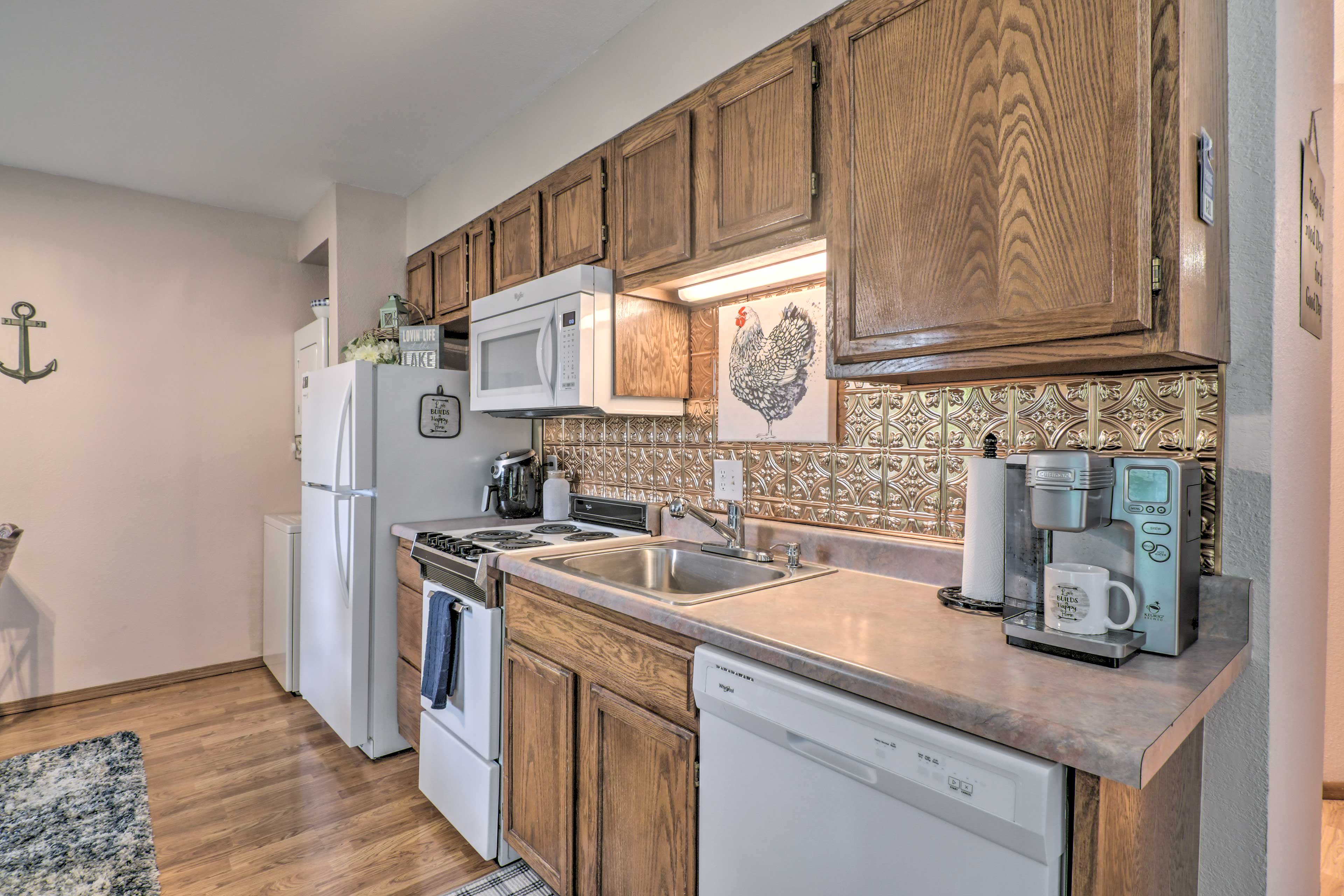 Fully Equipped Kitchen | Dishware & Flatware Provided