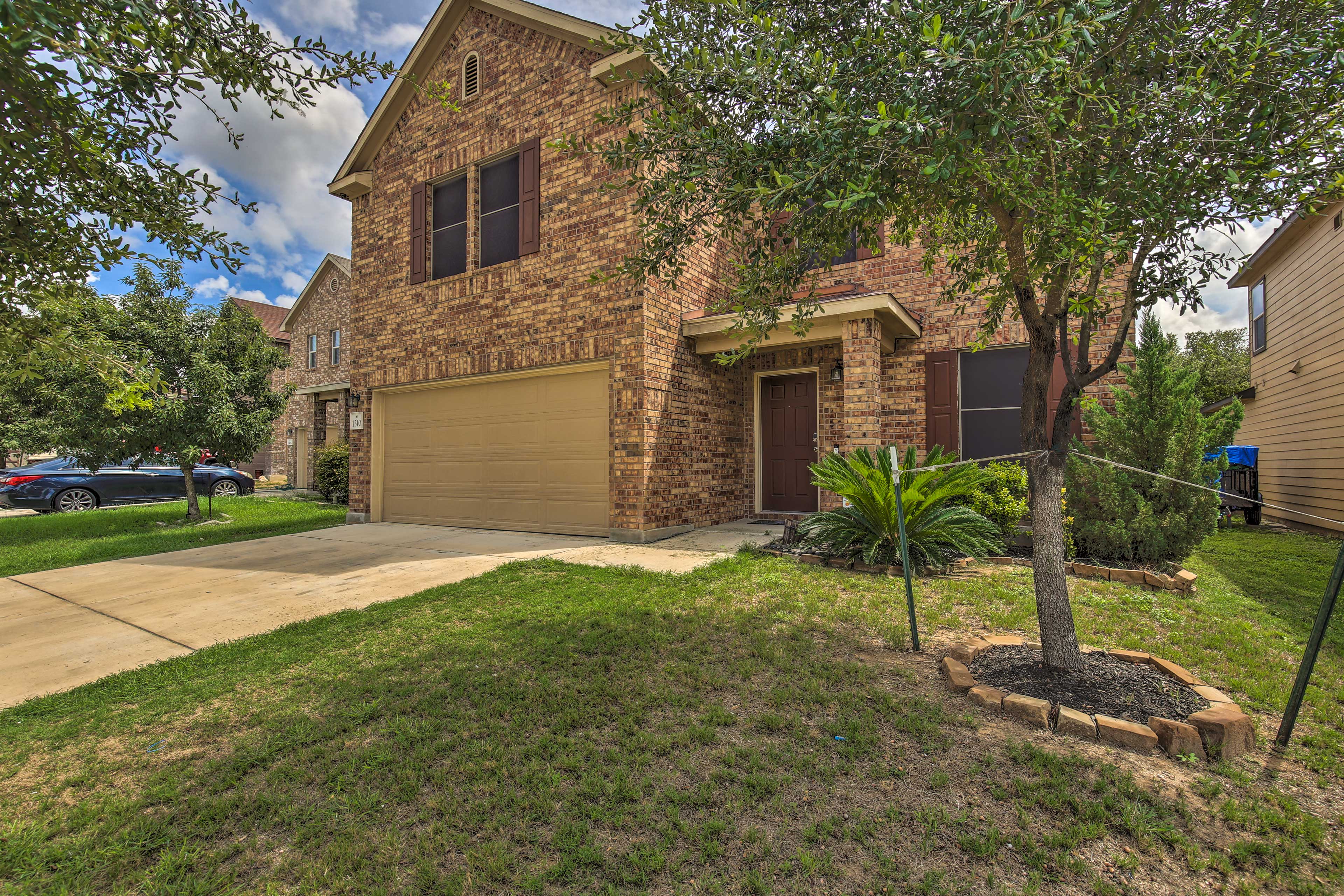 San Antonio Vacation Rental | 5BR | 2.5BA | 2,900 Sq Ft | 1 Step to Enter