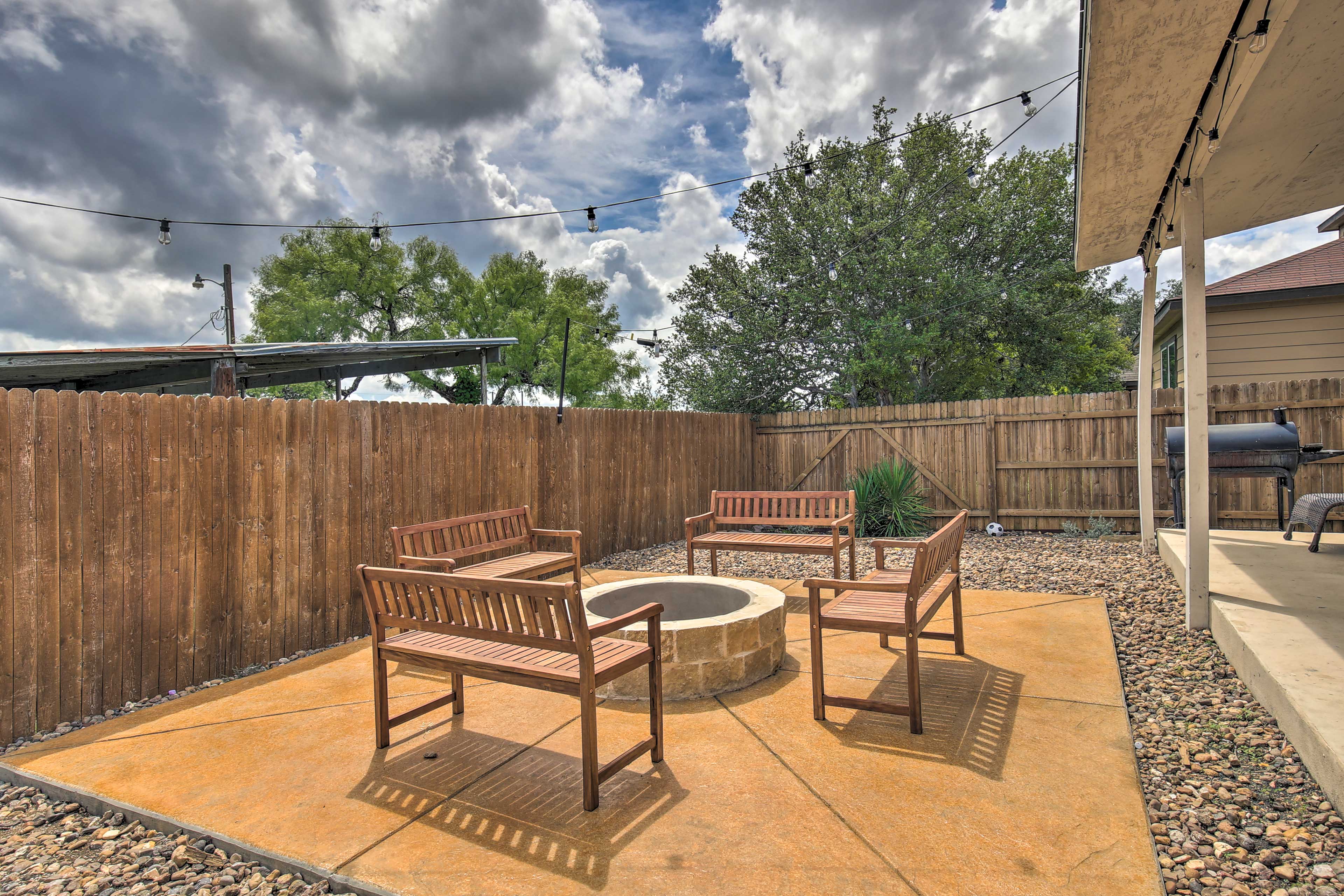 Fenced Yard | Pet Friendly w/ Fee