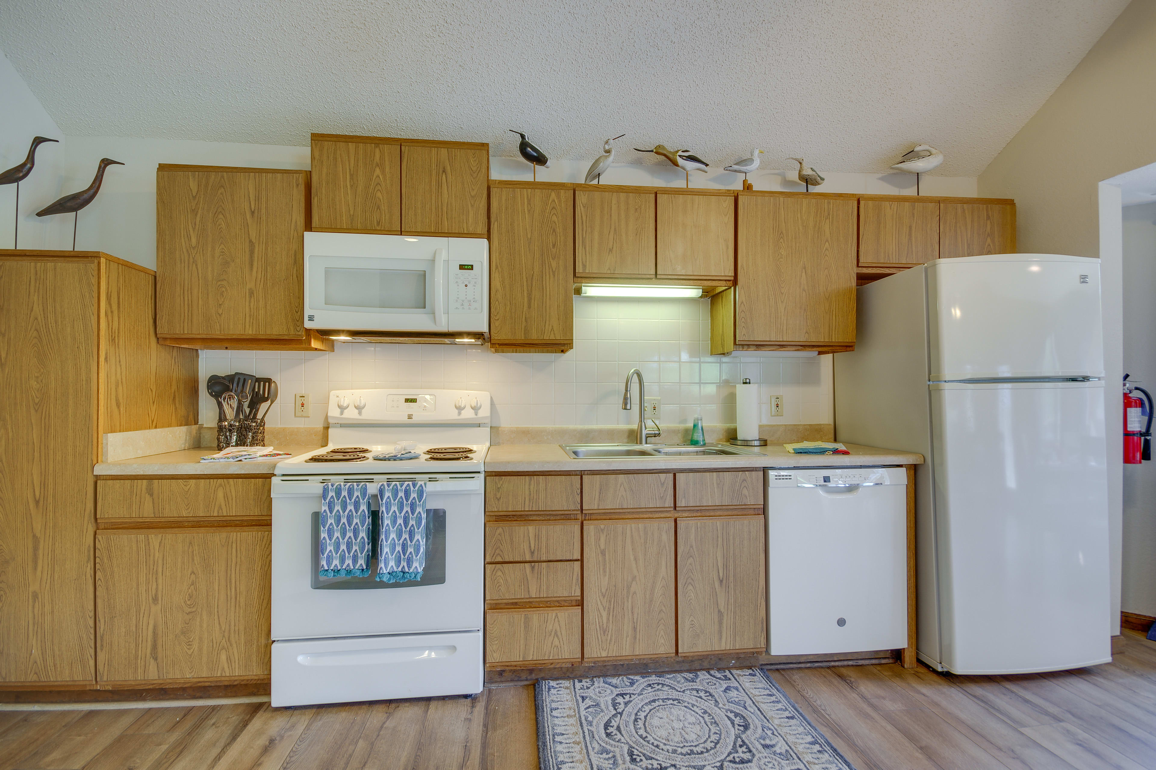 Fully Equipped Kitchen | Main Level