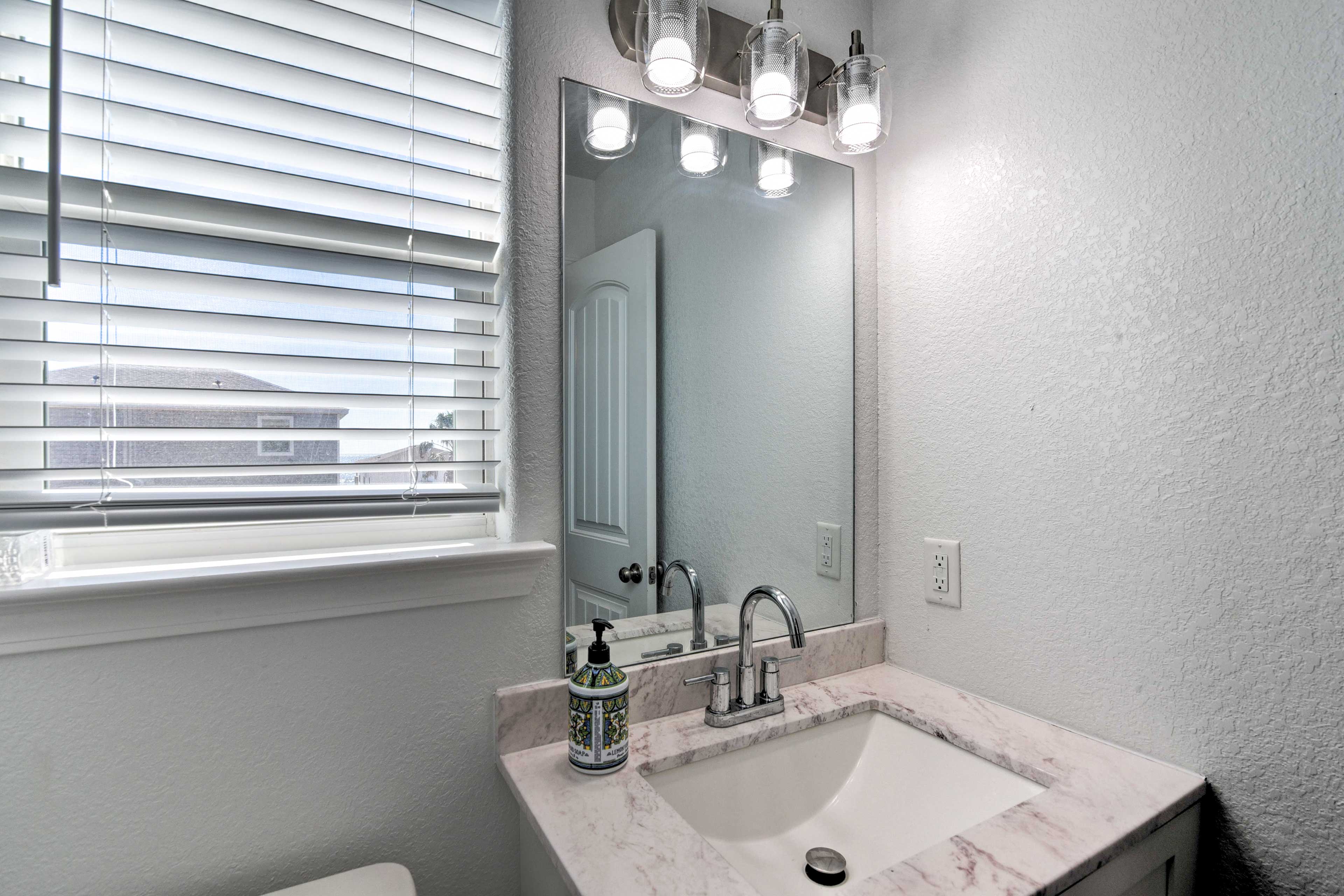 En-Suite Bathroom | Towels Provided