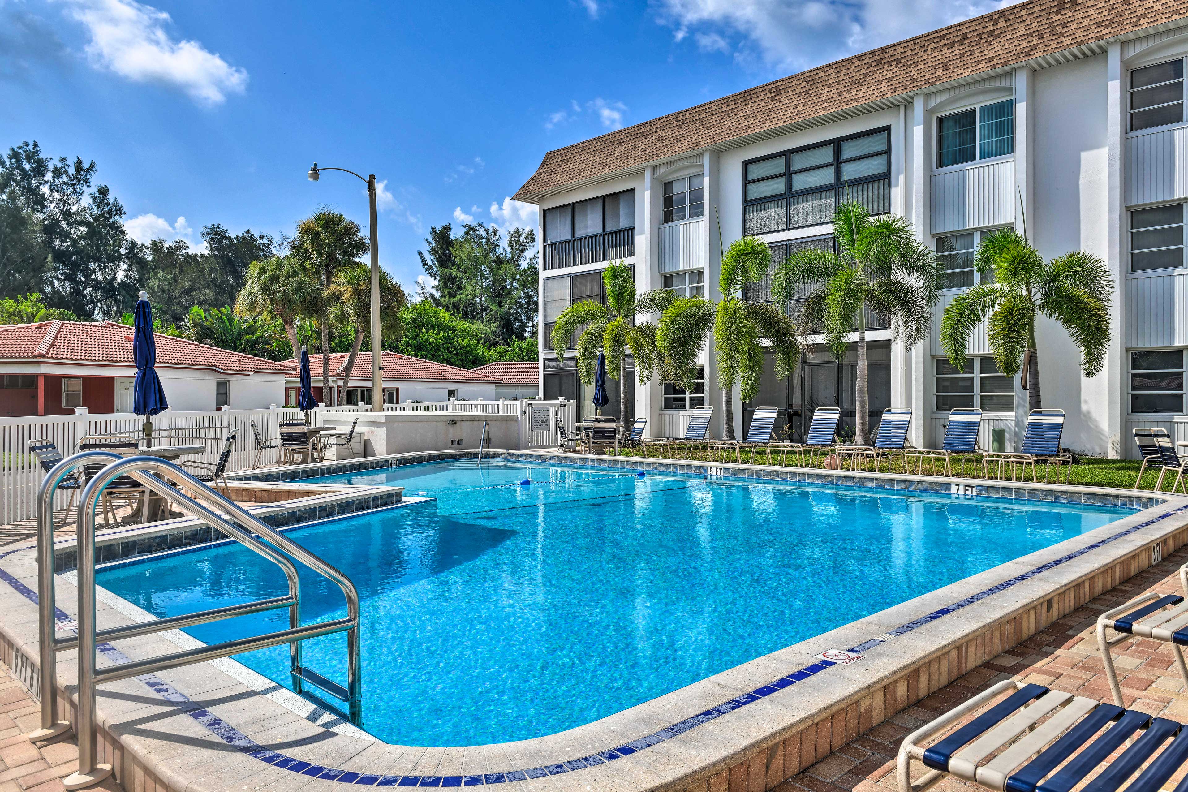 Vista Hermosa Complex | Community Pool