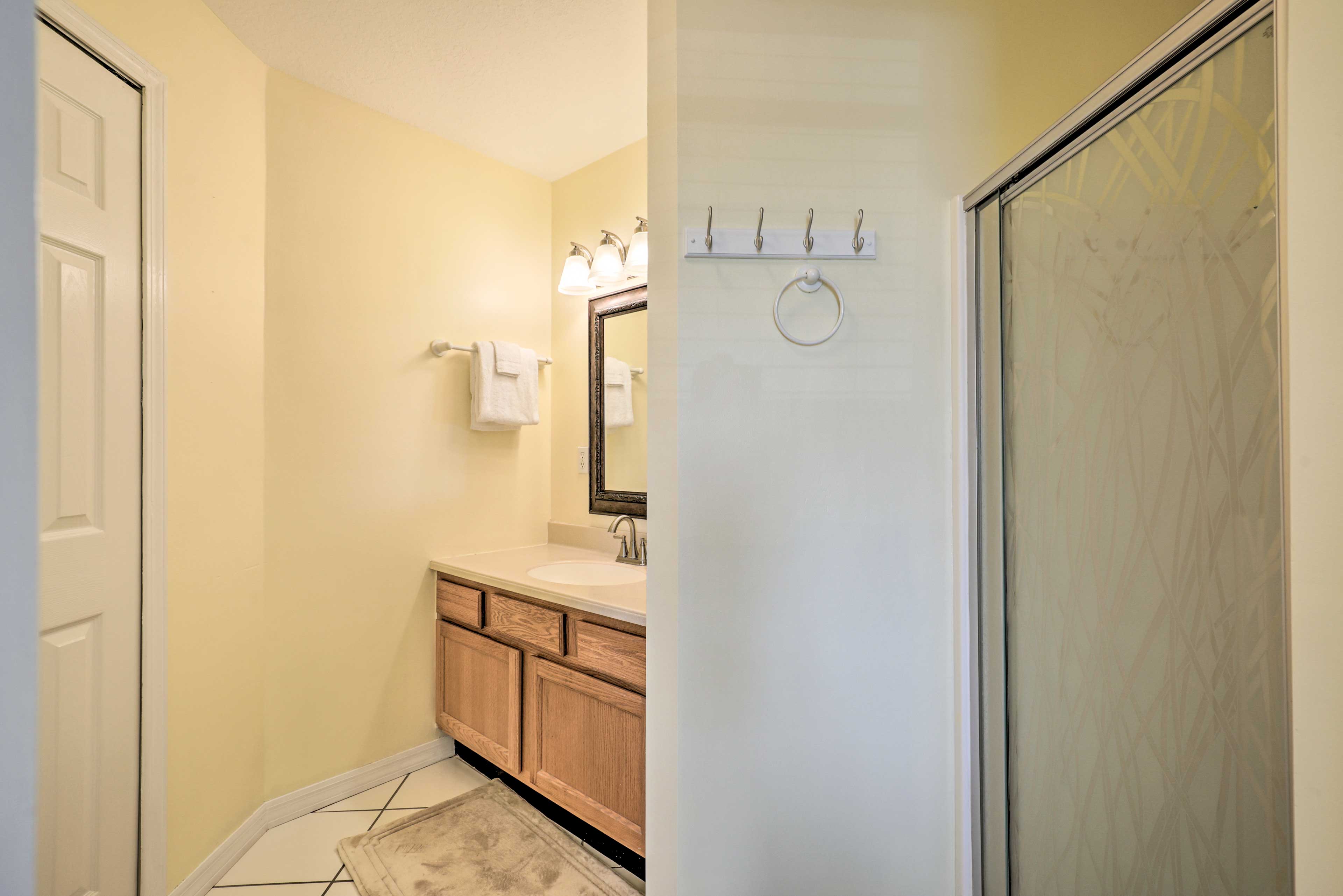 En-Suite Bathroom | Towels Provided