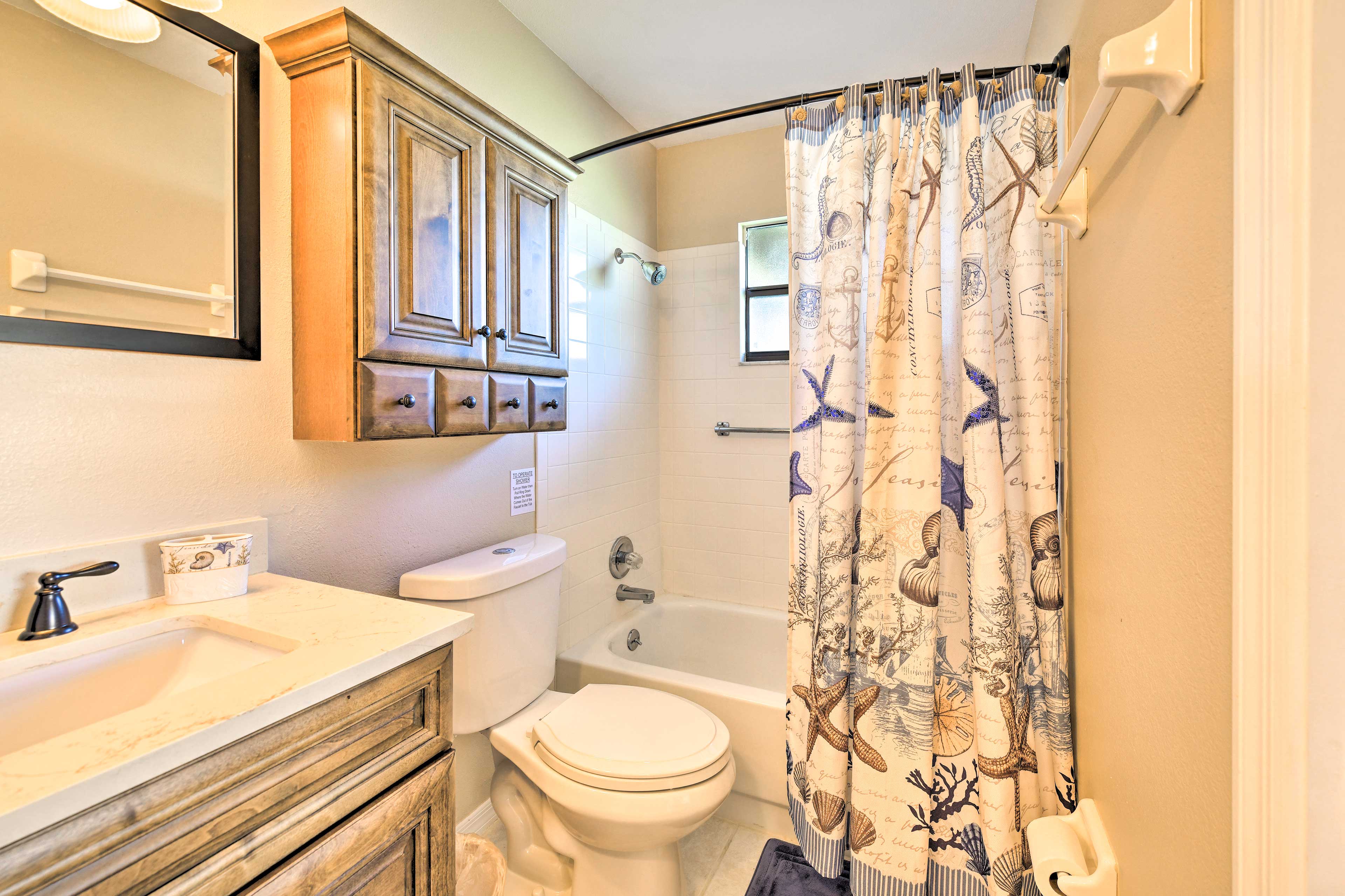 En-Suite Bathroom | Towels Provided