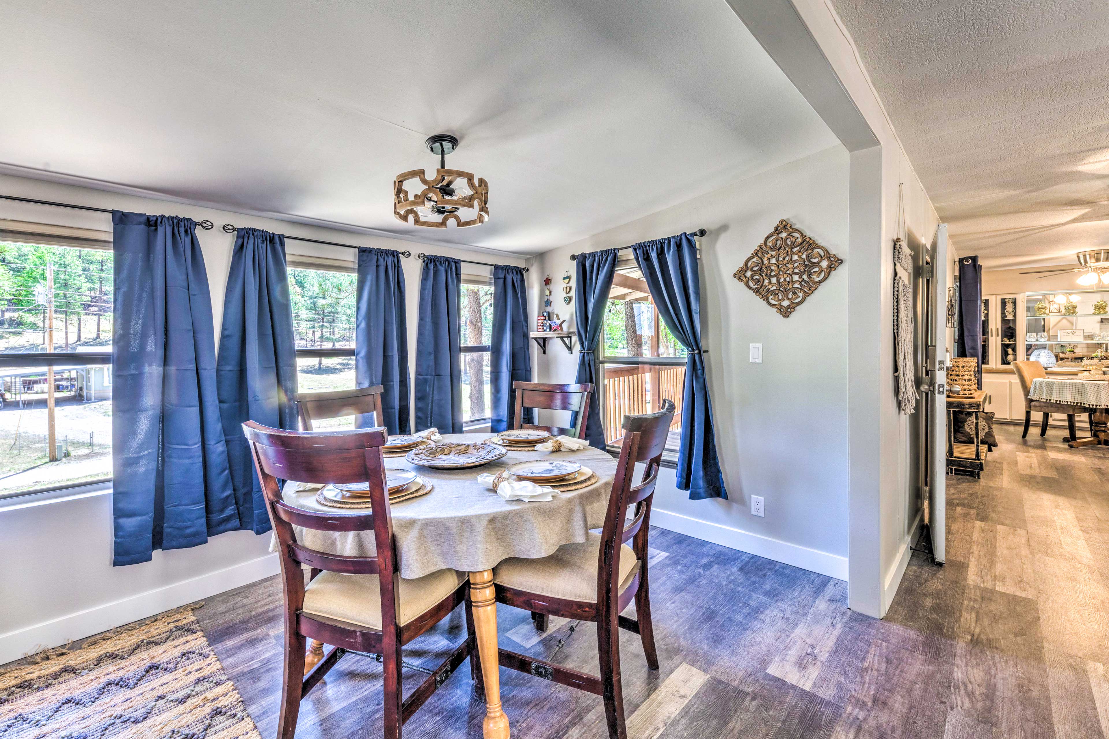 Dining Area | Dishware & Flatware Provided