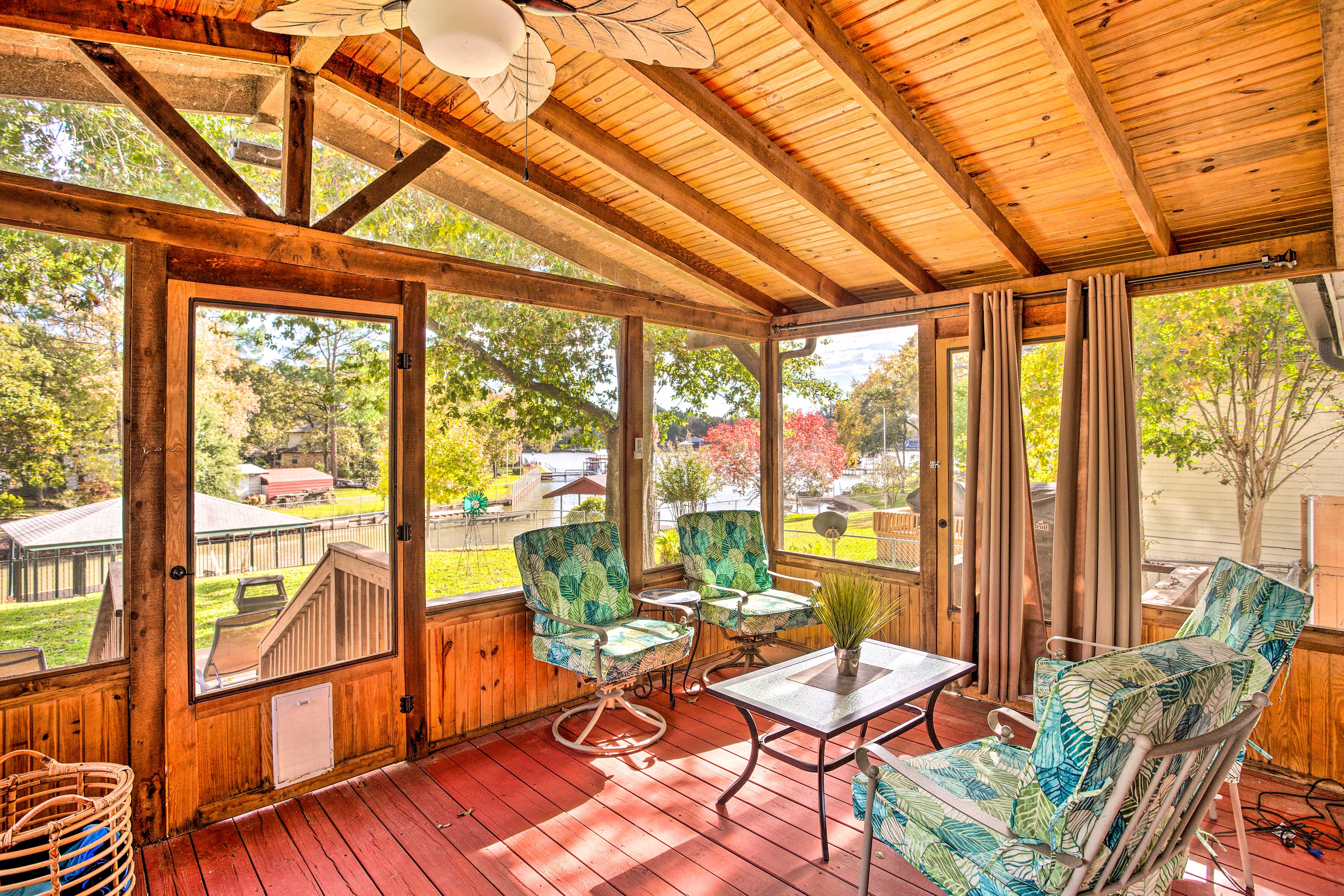 Screened Porch | Outdoor Seating