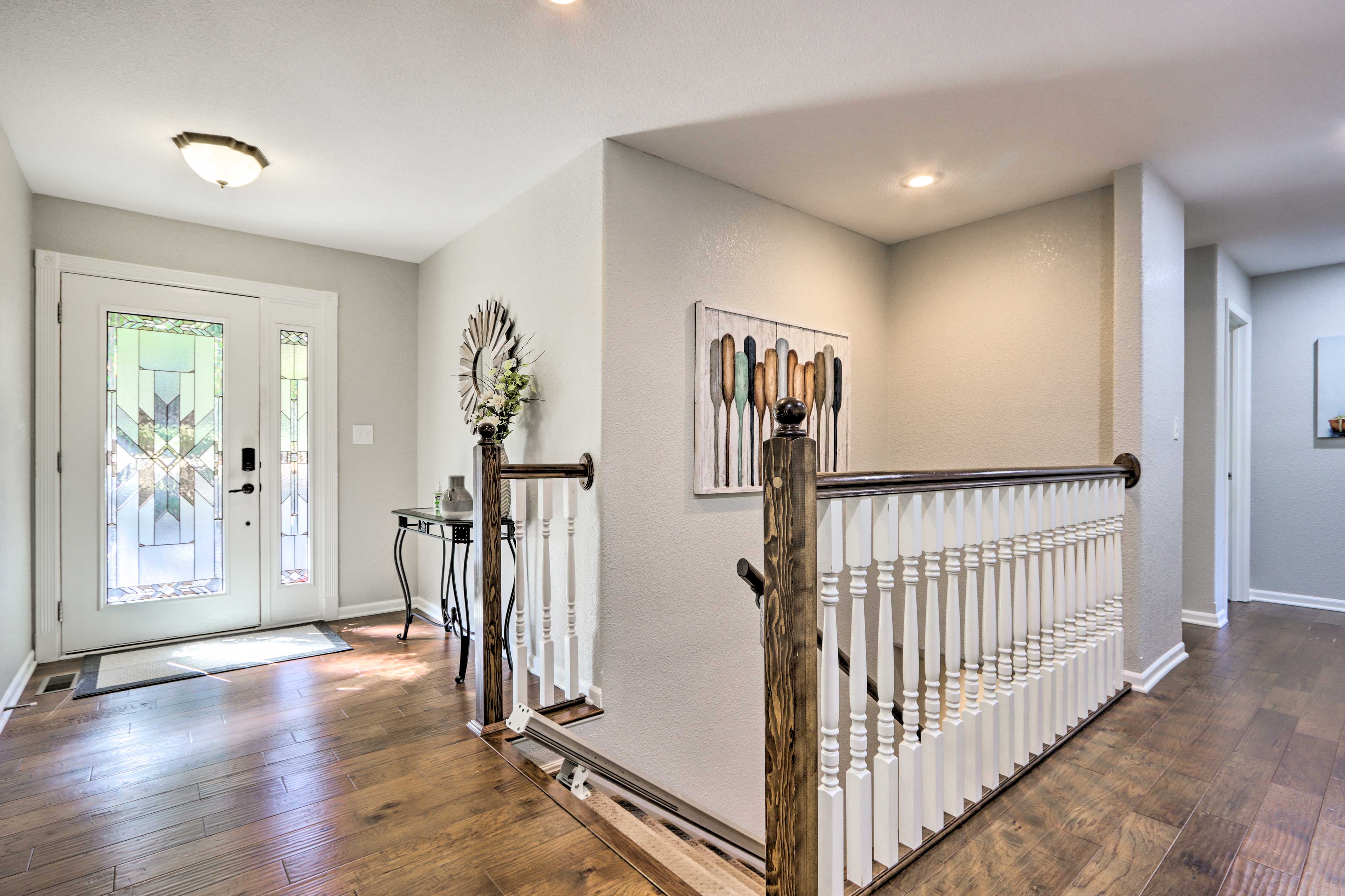 Entryway | Staircase to Lower Level