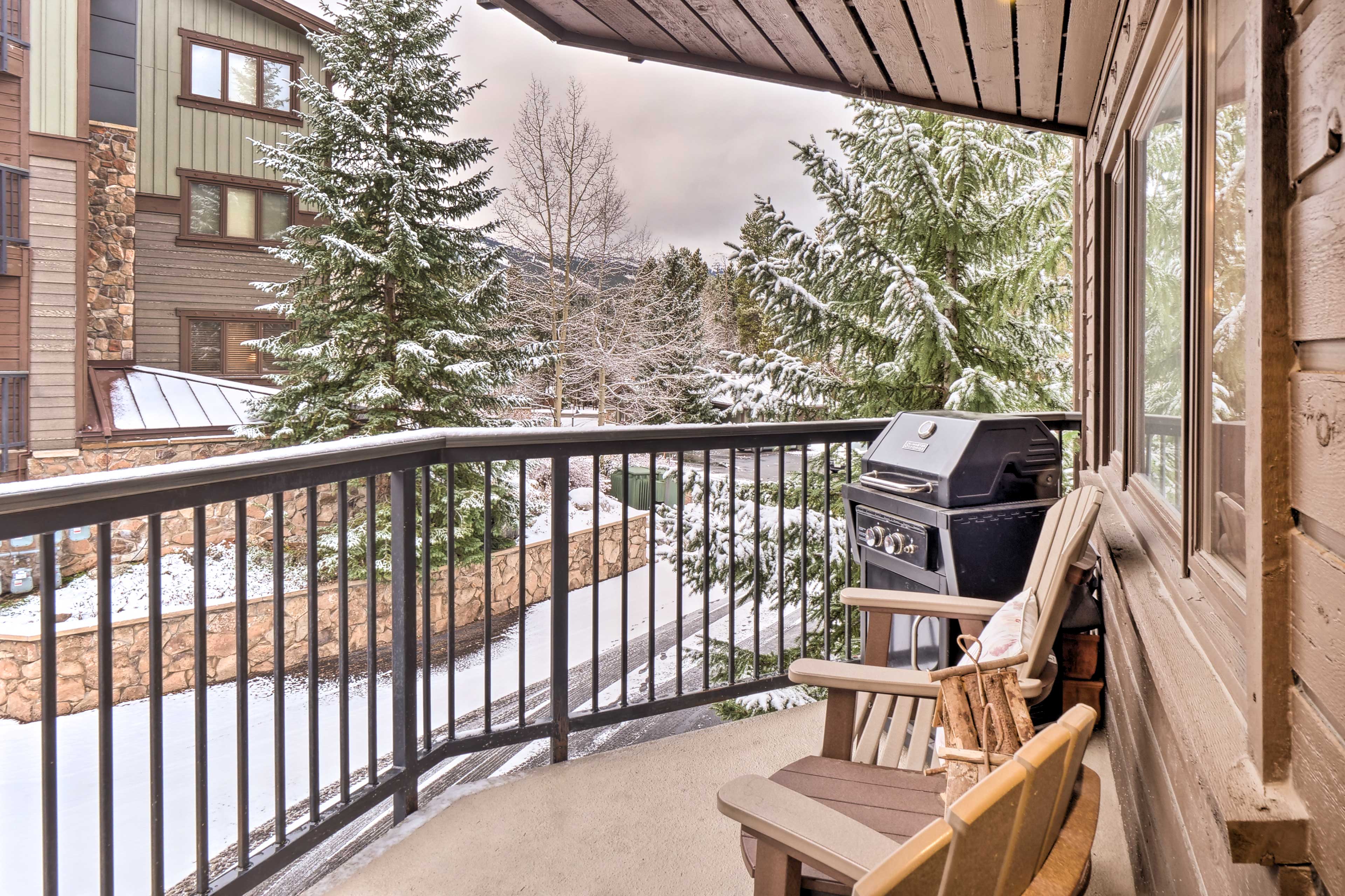 Private Balcony | Gas Grill