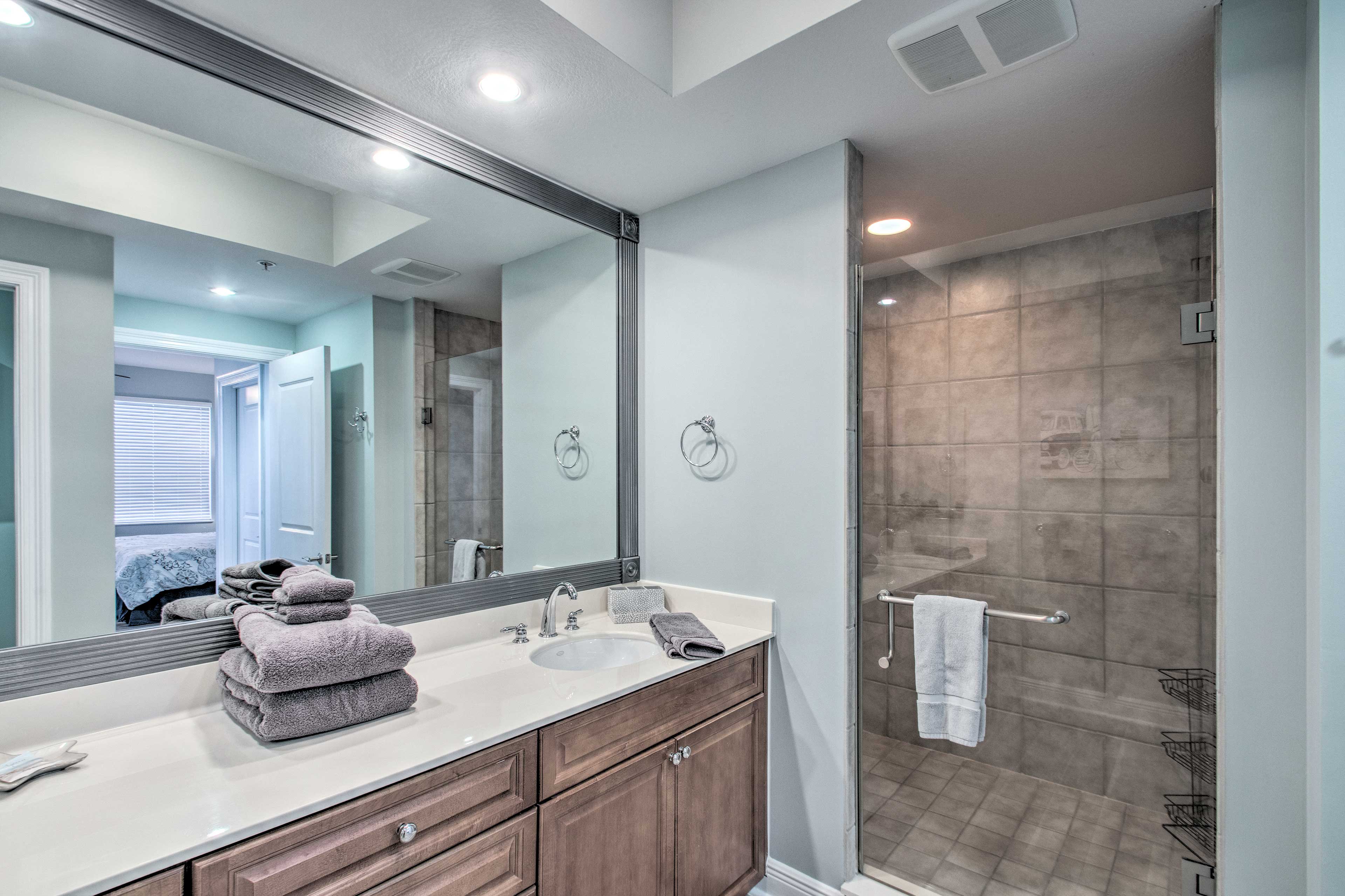 En-Suite Bathroom | Towels Provided