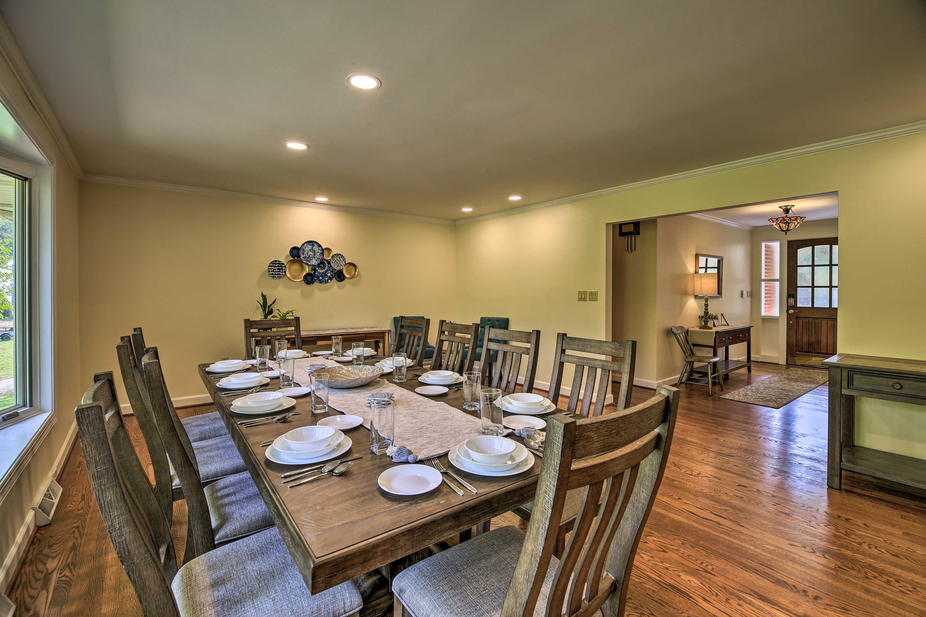 Dining Area | Dishware Provided | High Chair