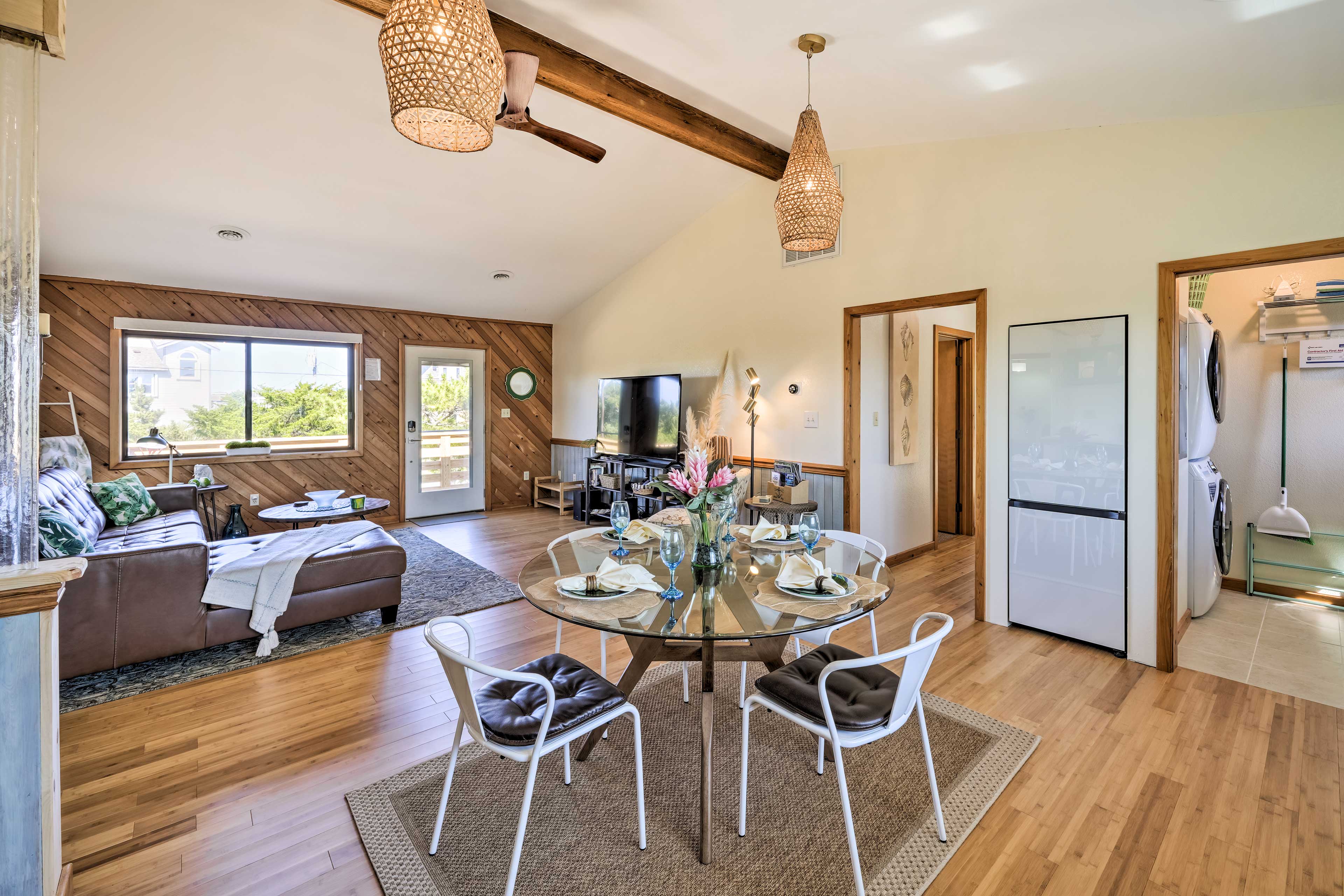 Dining Area | Central Heating | Full Kitchen | Dishware & Flatware