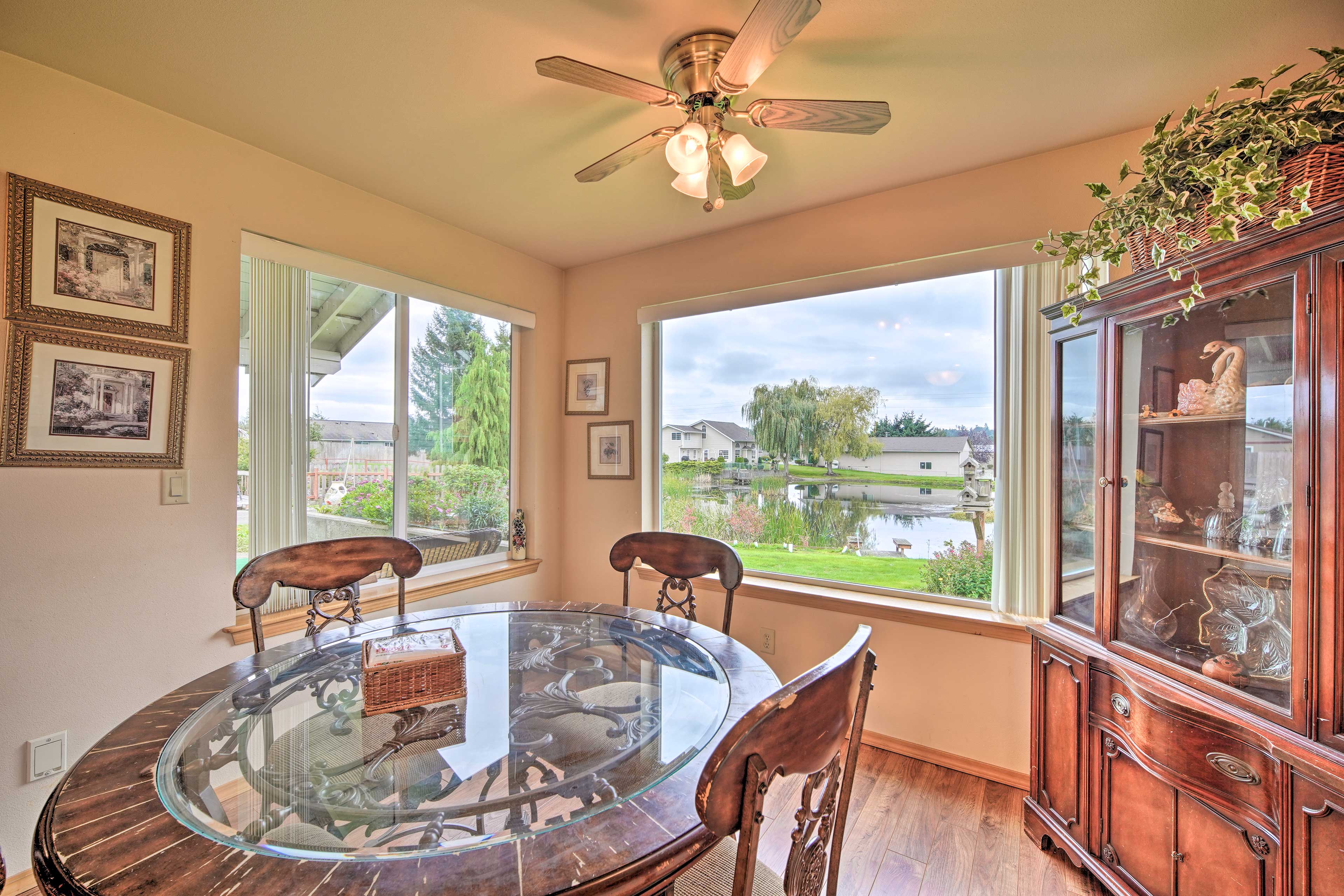 Living Room | 4-Person Dining Table