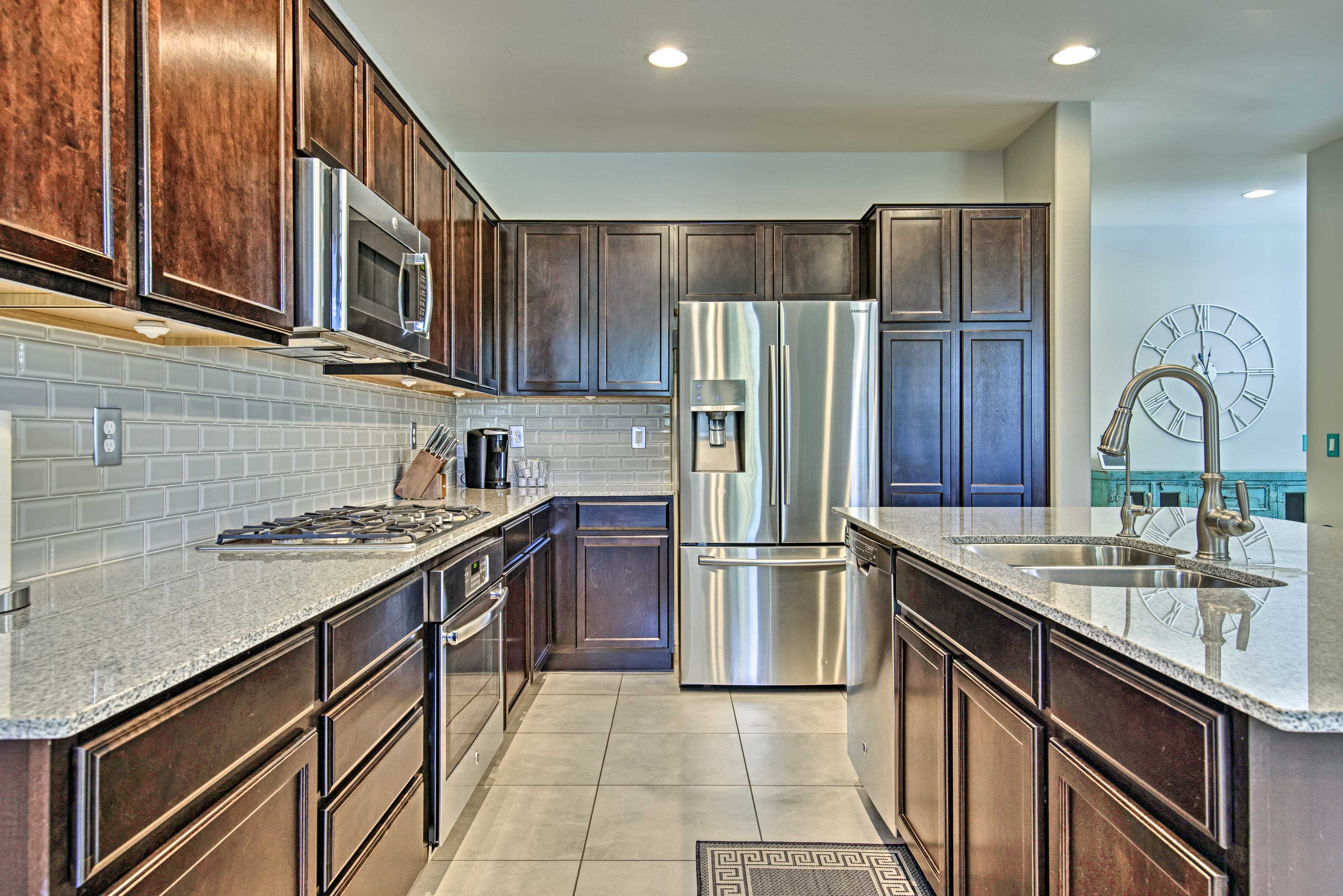 Kitchen | Fully Equipped w/ Cooking Basics