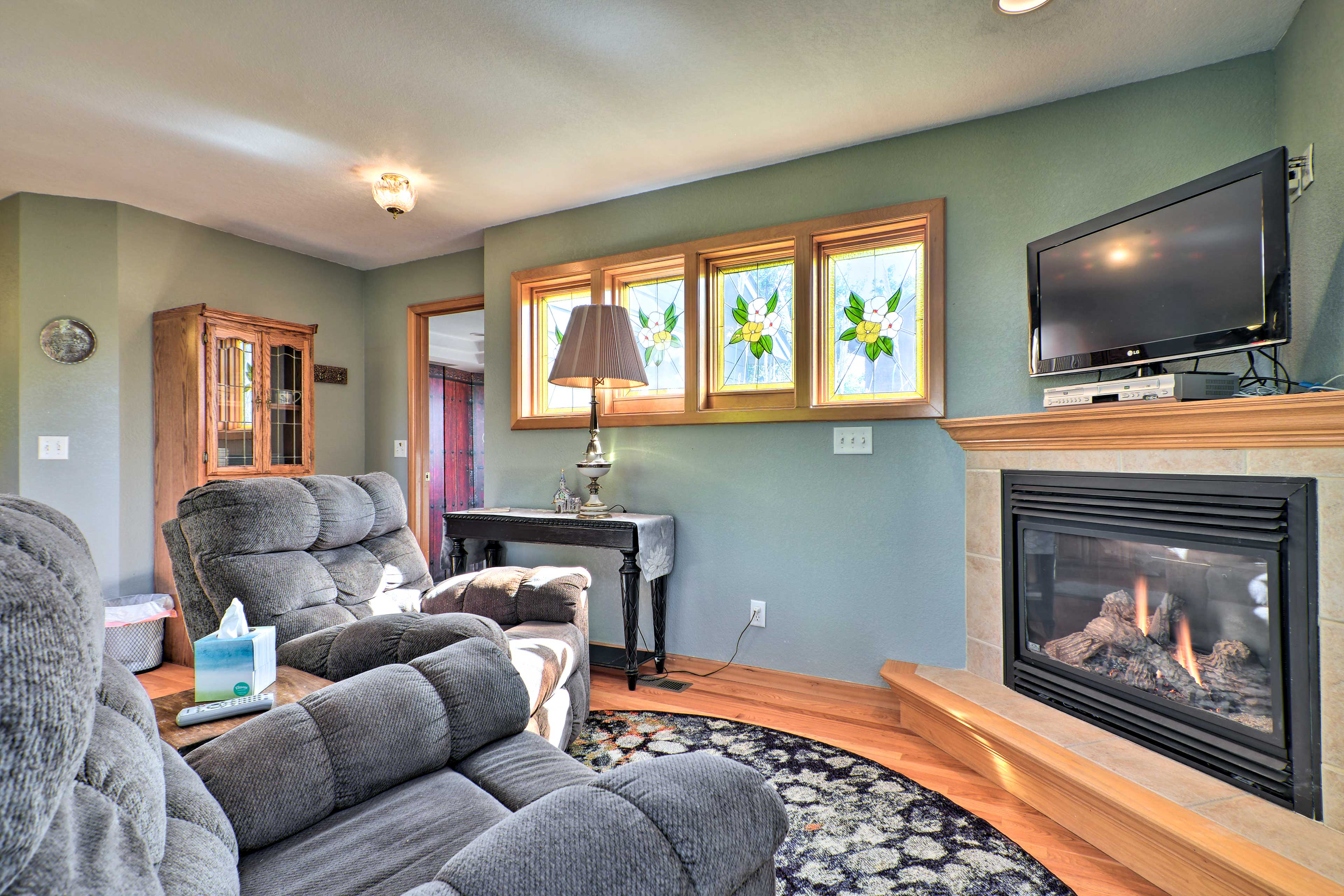 Main Living Area | Gas Fireplace