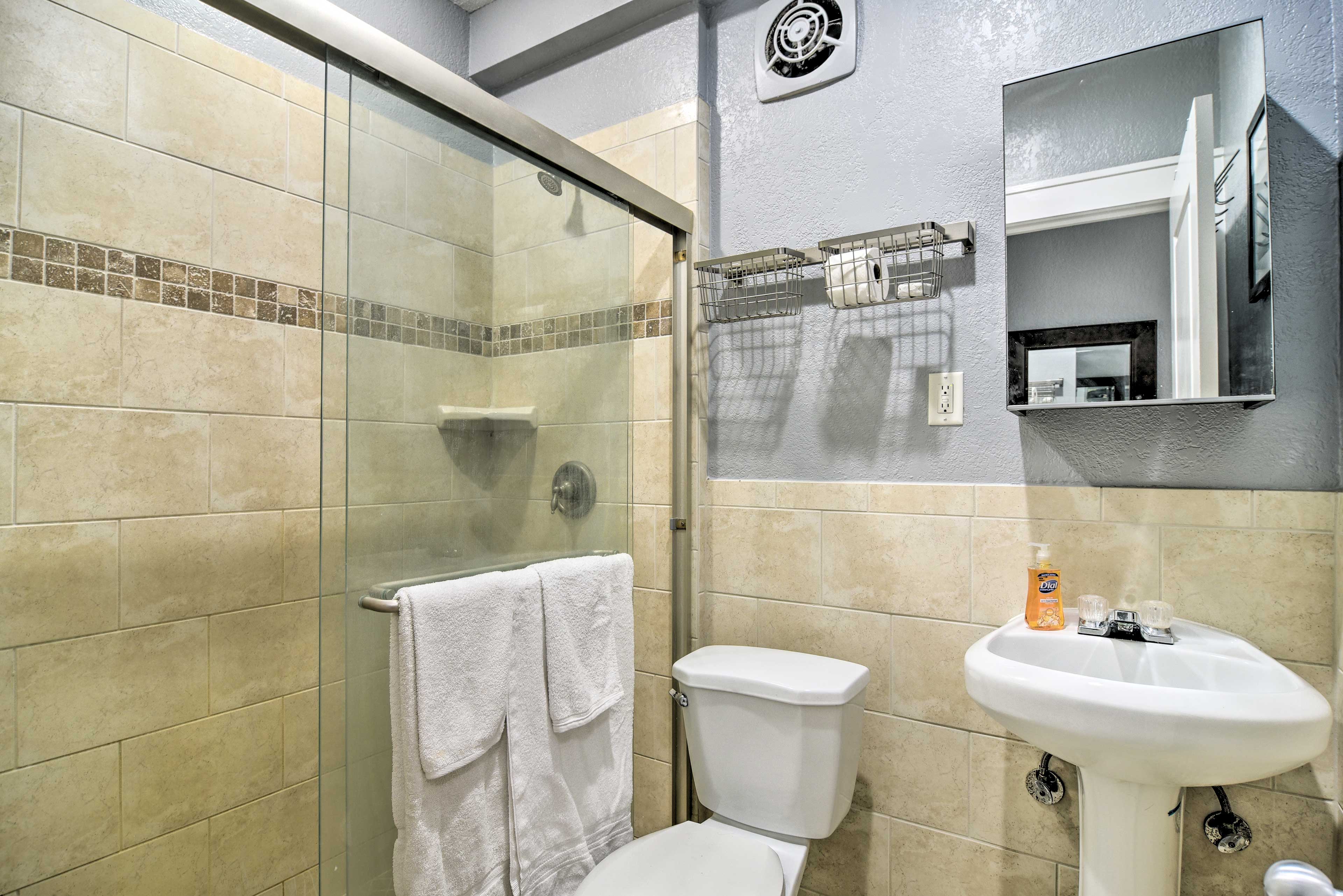 Full Bathroom | Towels Provided | Walk-In Shower