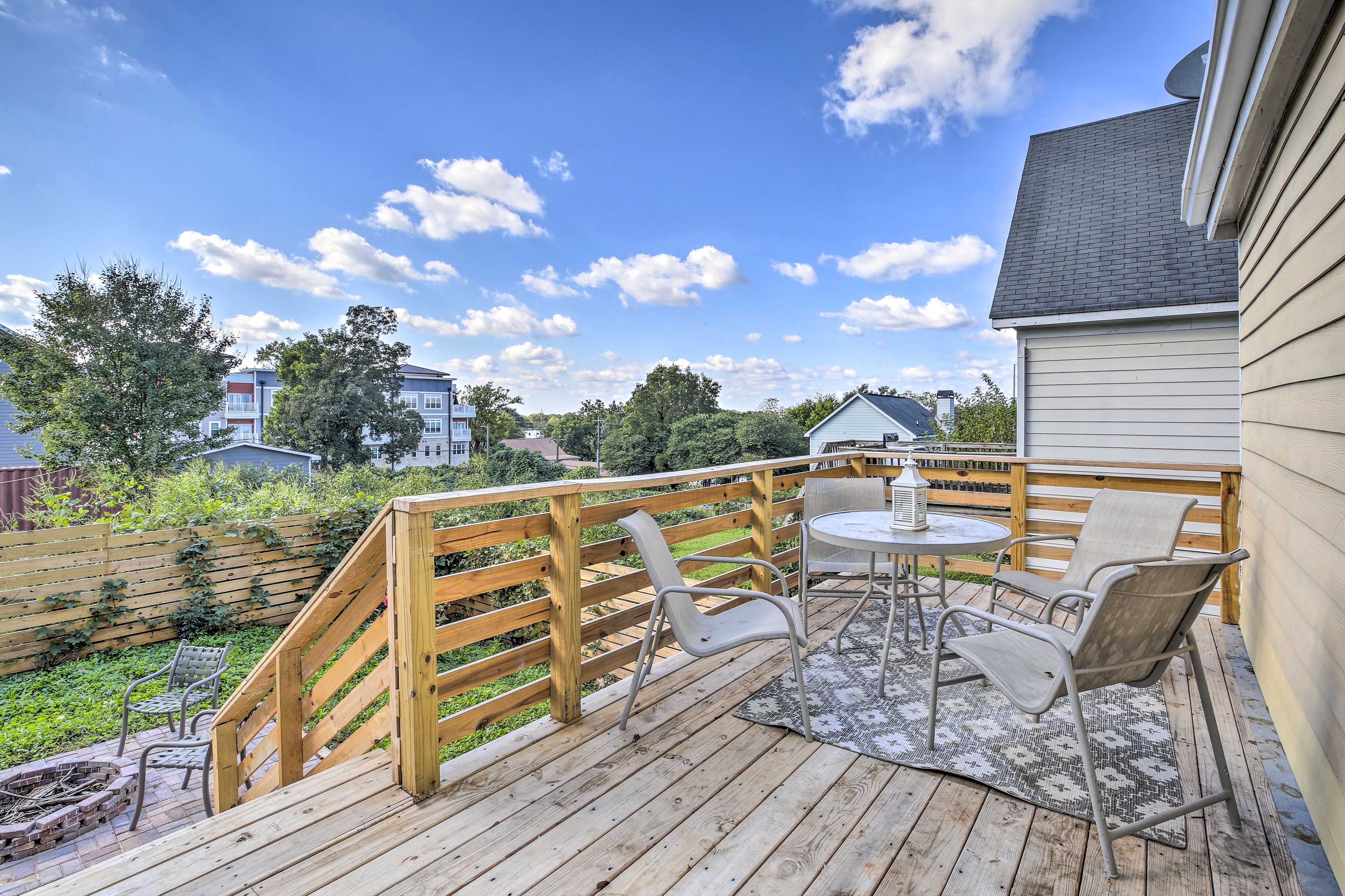 Backyard | Deck | Outdoor Dining Tables | Fire Pit