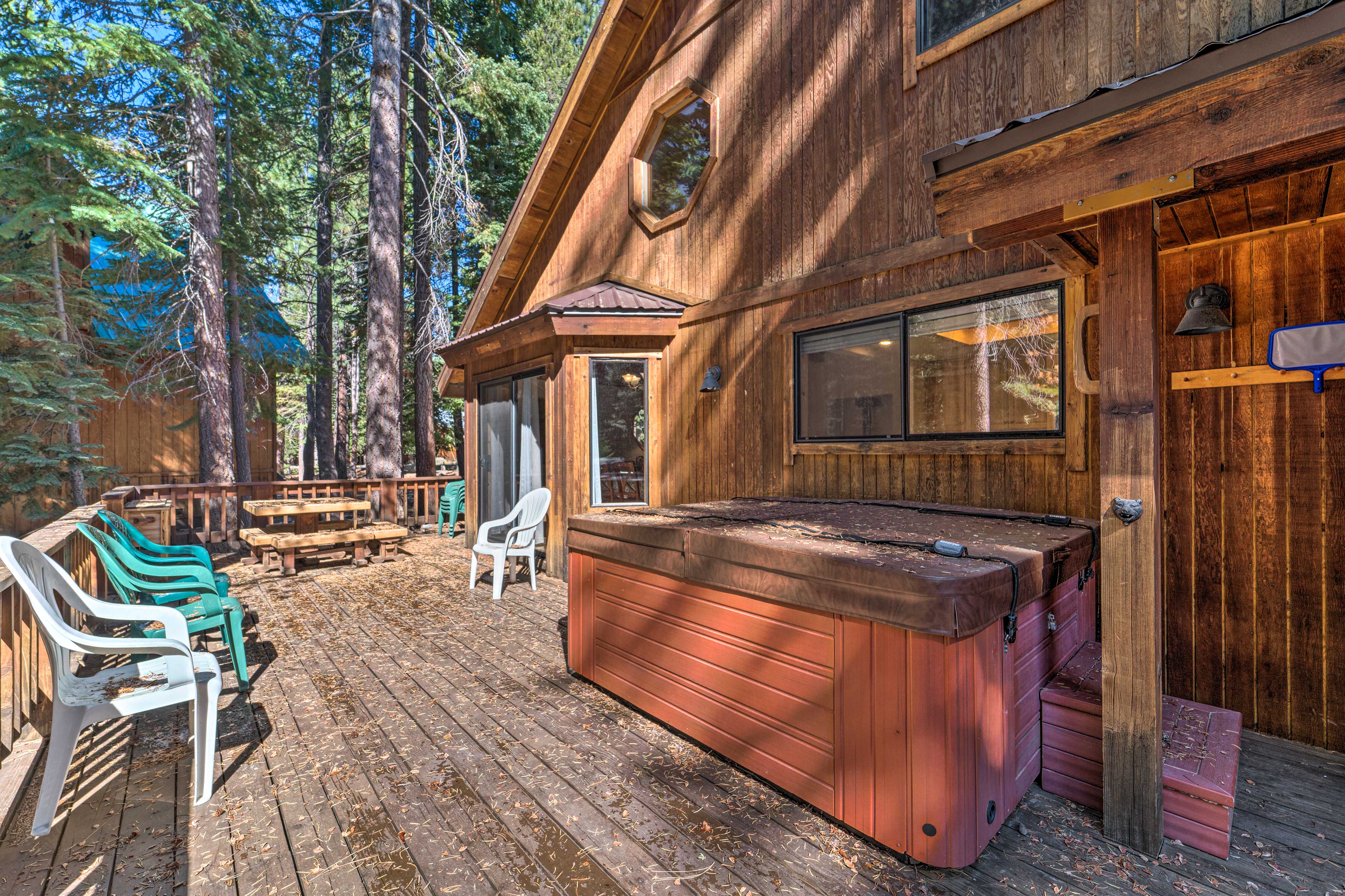 Deck w/ Hot Tub