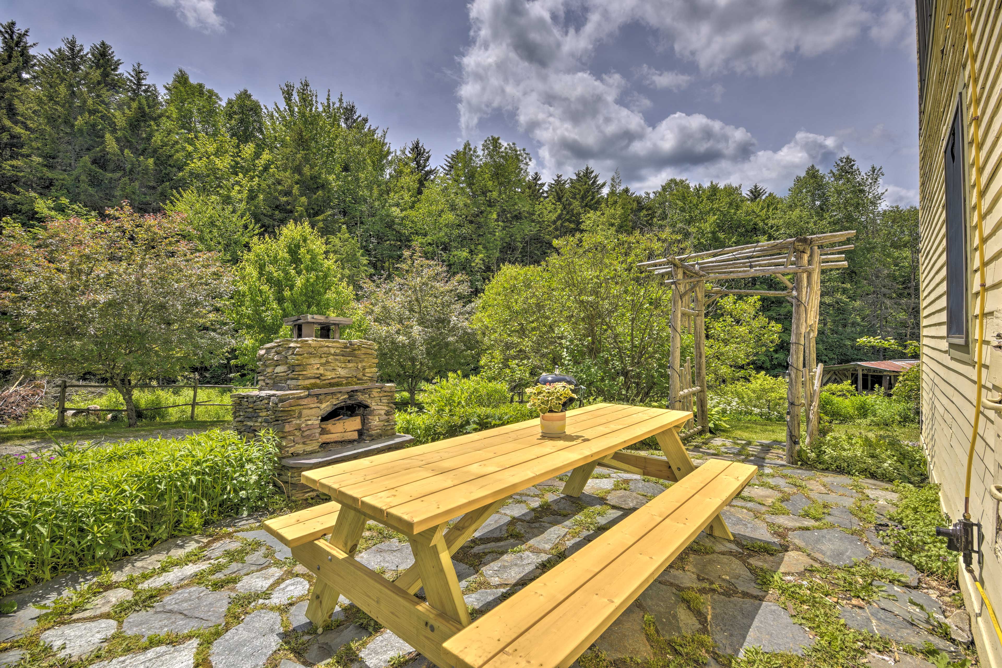 Private Patio | Fire Pit | Grill