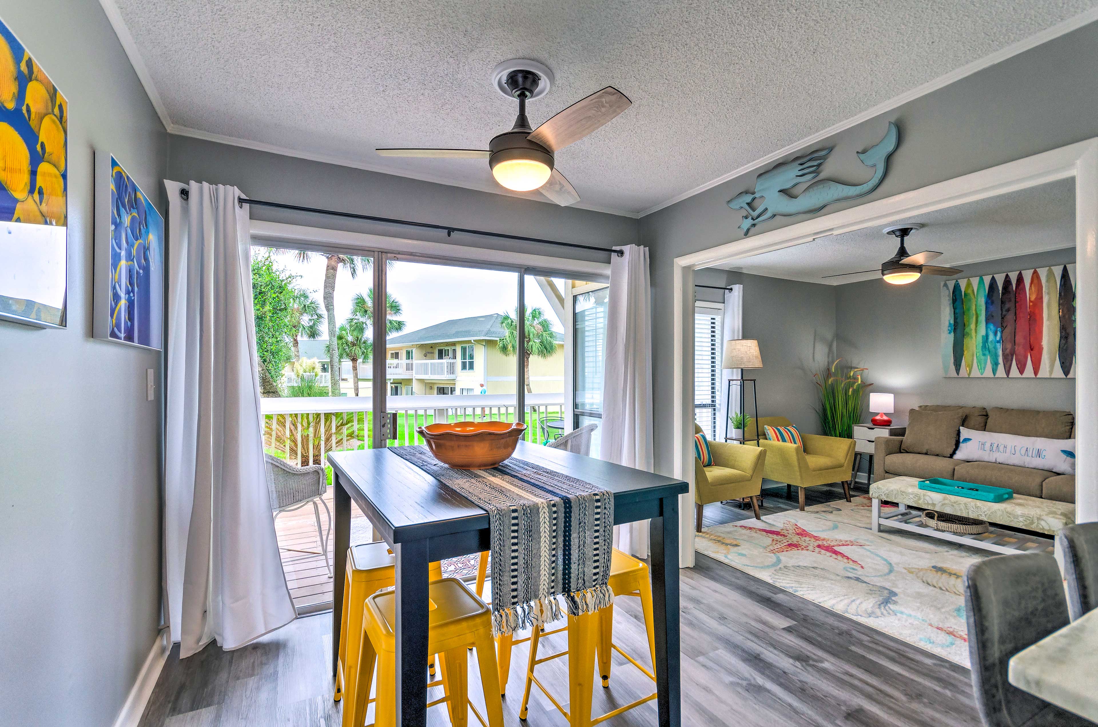 Dining Area | 4-Person Dining Table