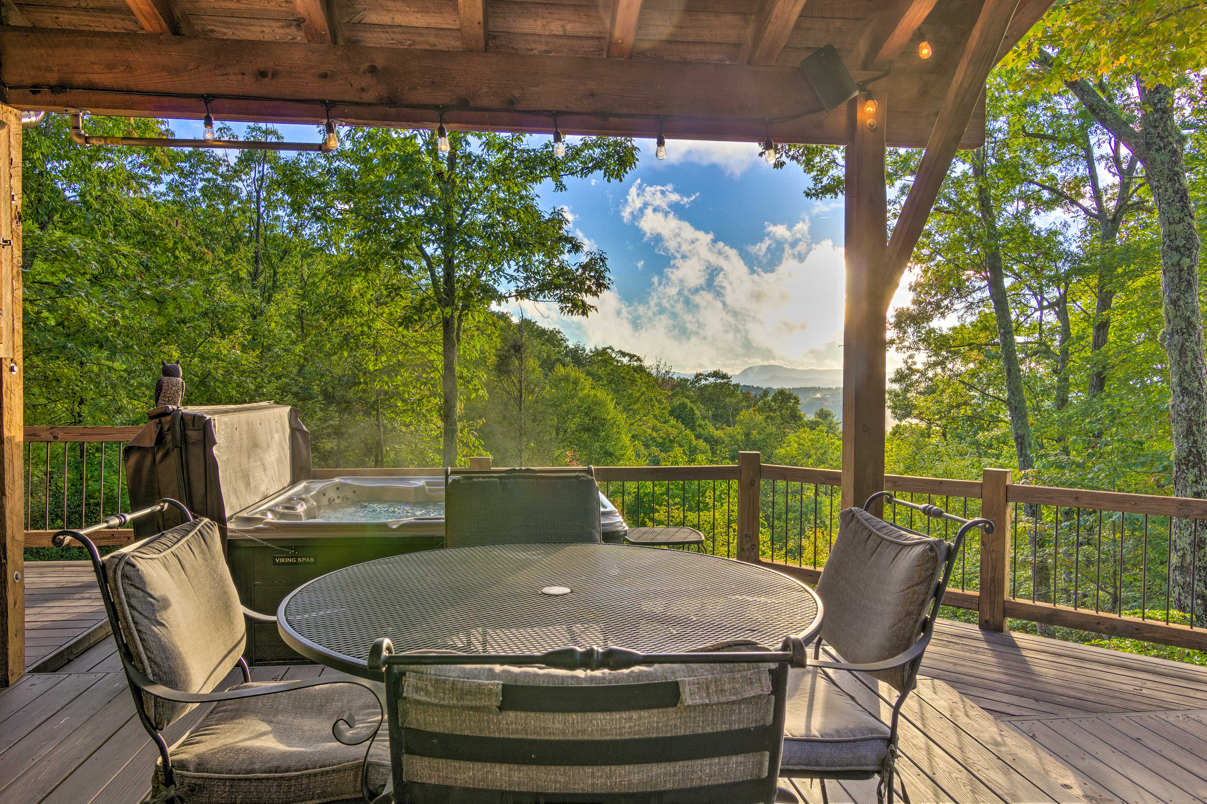 Covered Deck | Hot Tub