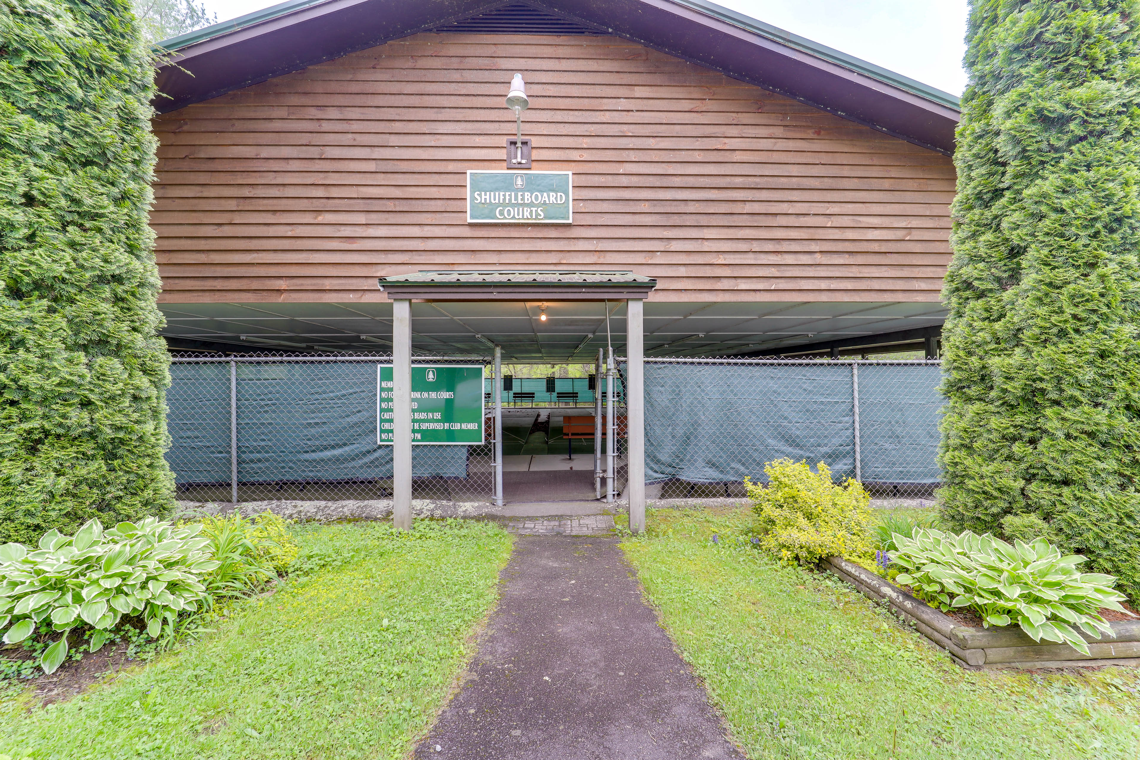 Community Shuffleboard Courts