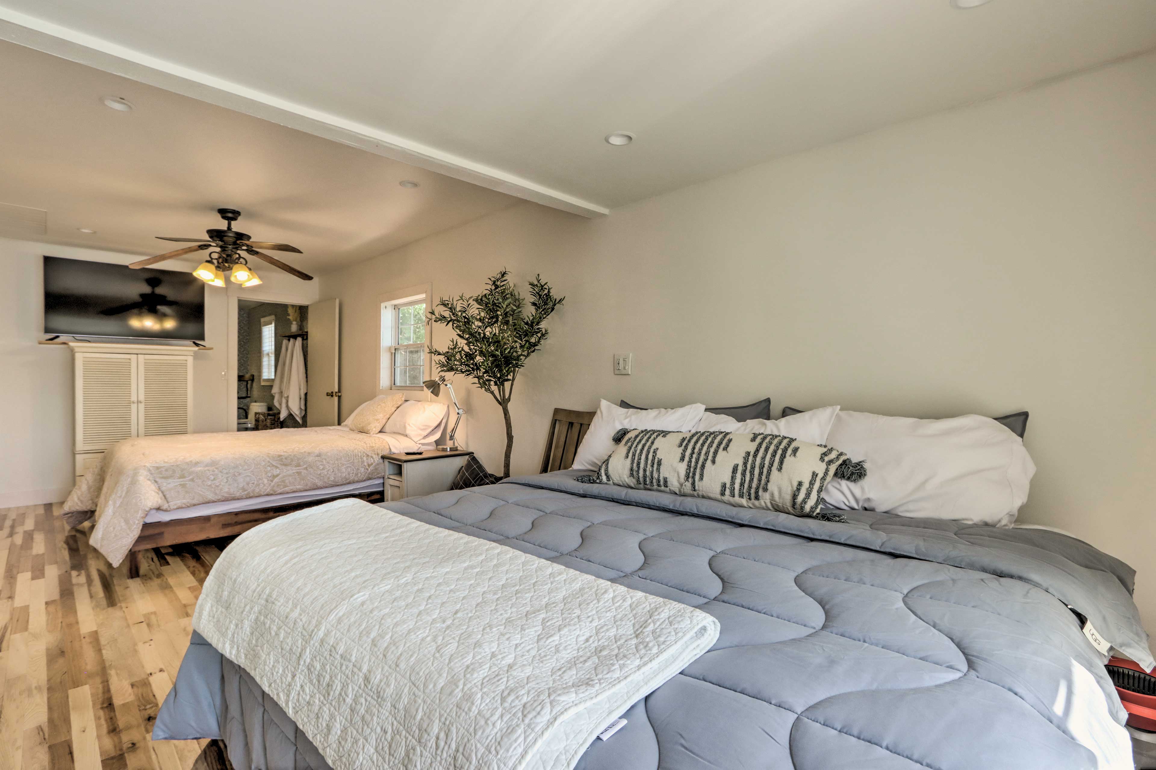 Bedroom 1 | King Bed | Queen Bed | Sleeper Sofa | Linens Provided