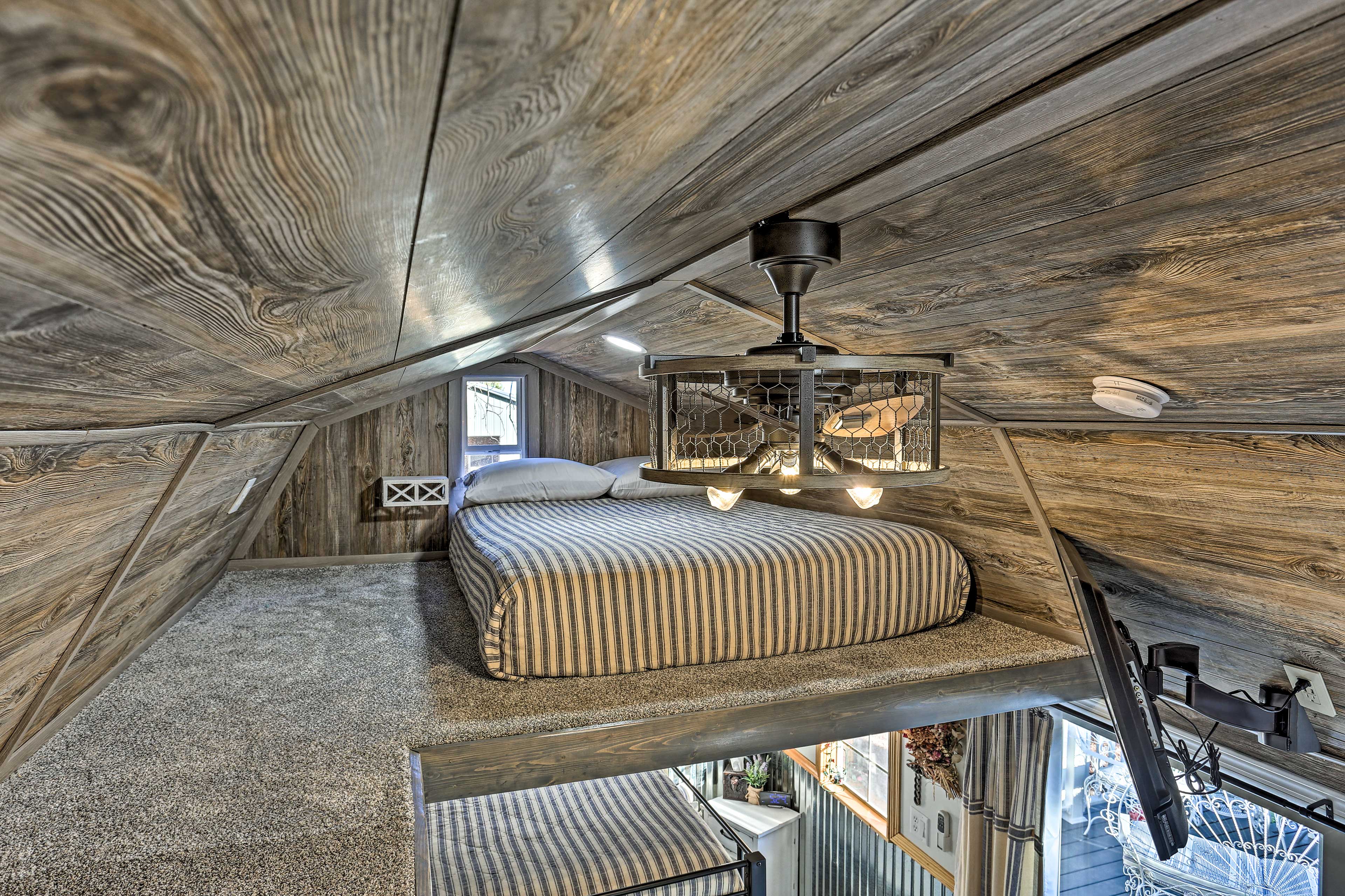 Cabin (Loft) | 2 Queen Beds