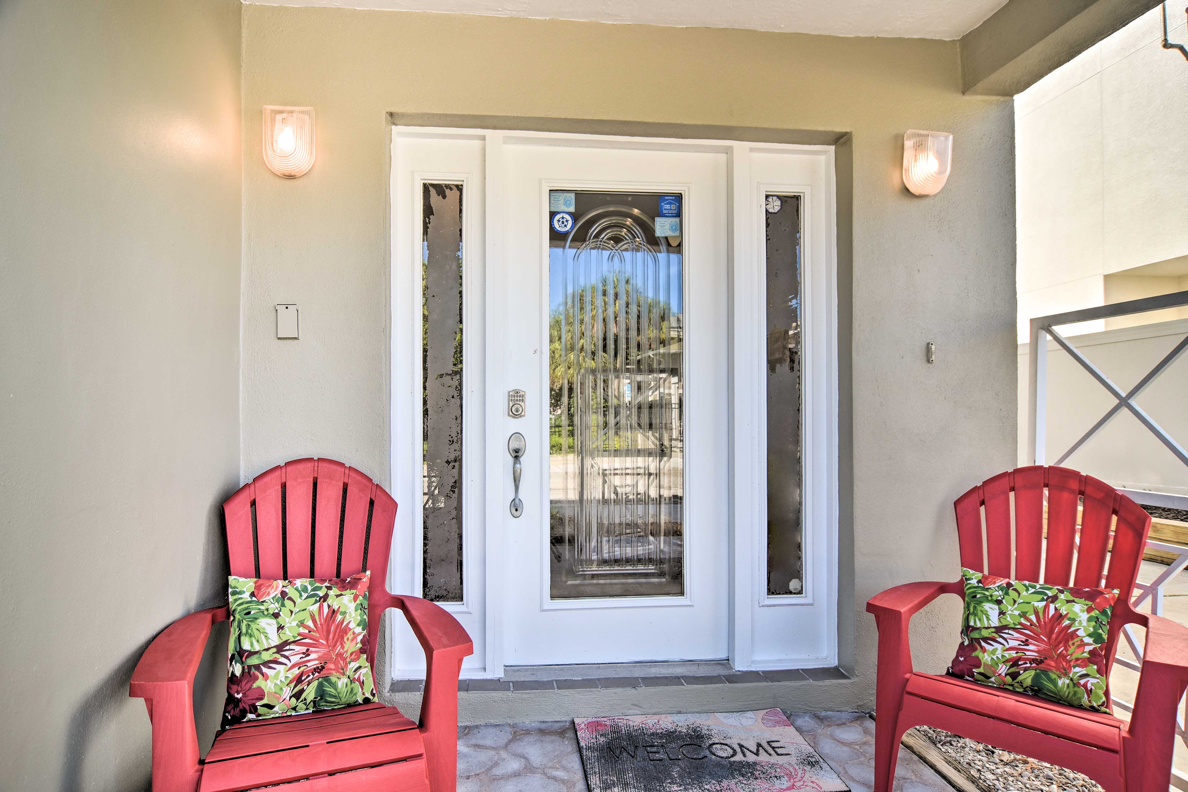 Front Porch | Outdoor Seating | Keyless Entry