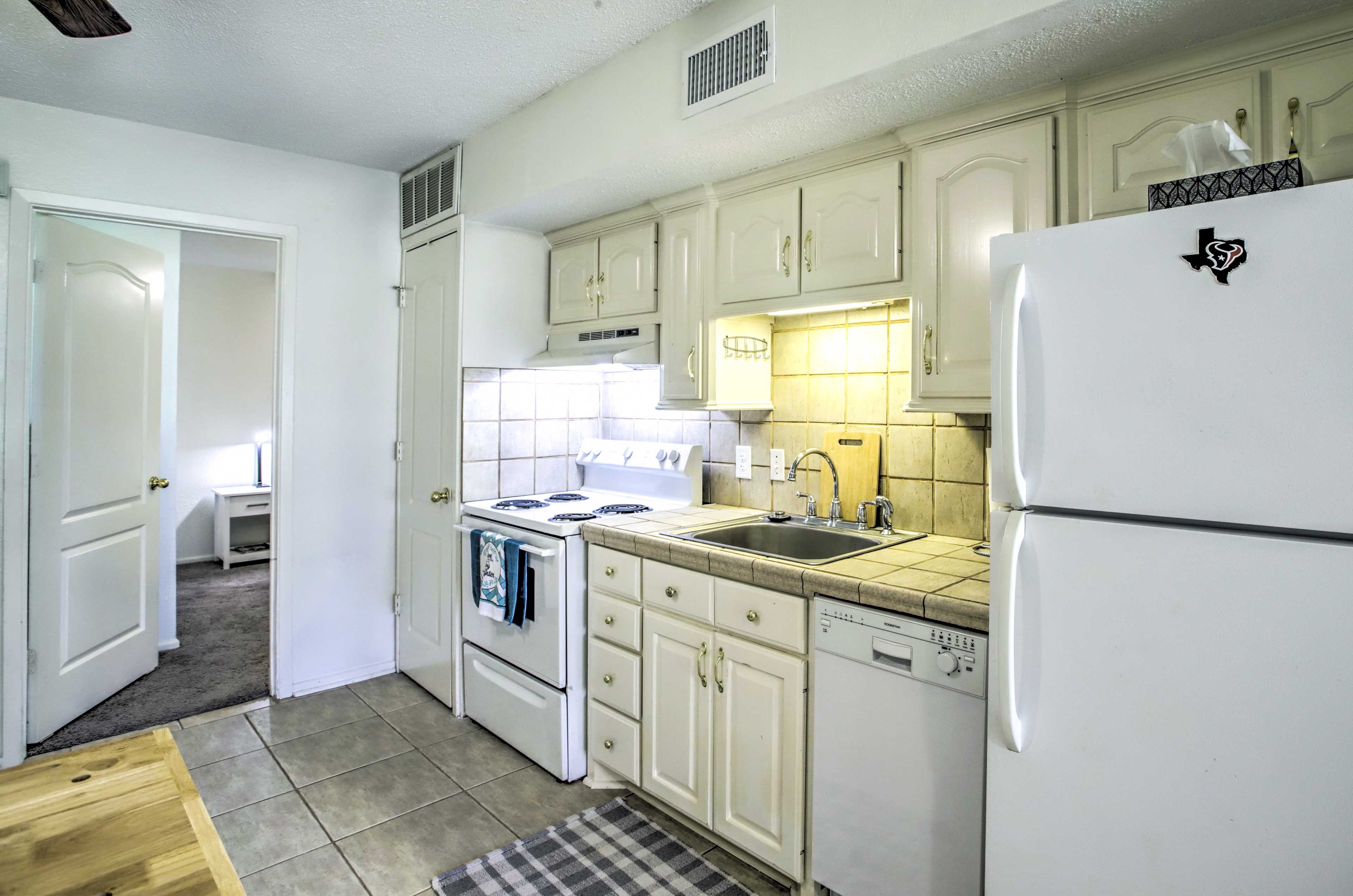 Kitchen | Fully Equipped | Cooking Basics | Dishware/Flatware | Coffee Maker