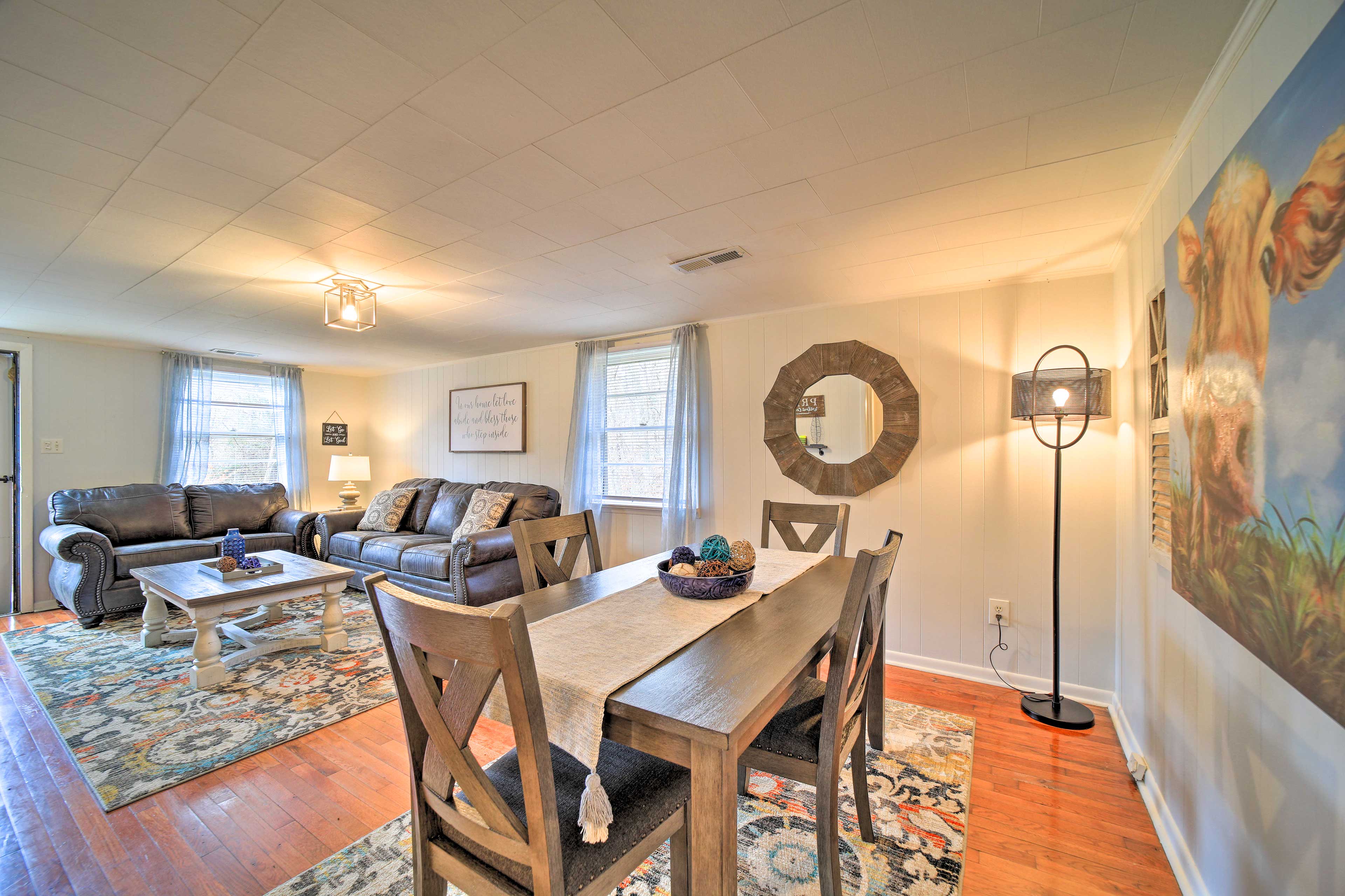 Dining Area | Dishware Provided