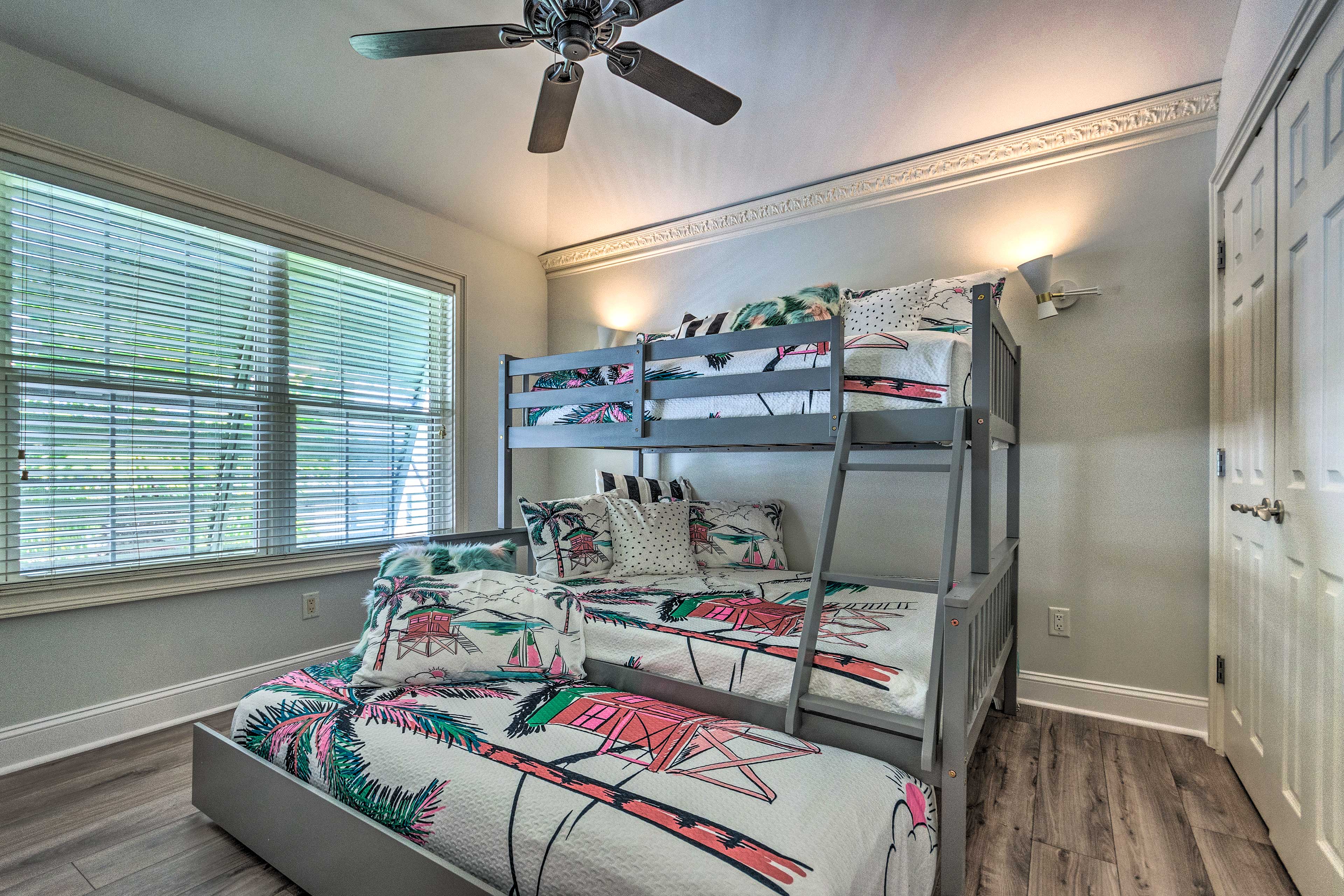 Bedroom 2 | Twin/Full Bunk Bed, Twin Trundle Bed