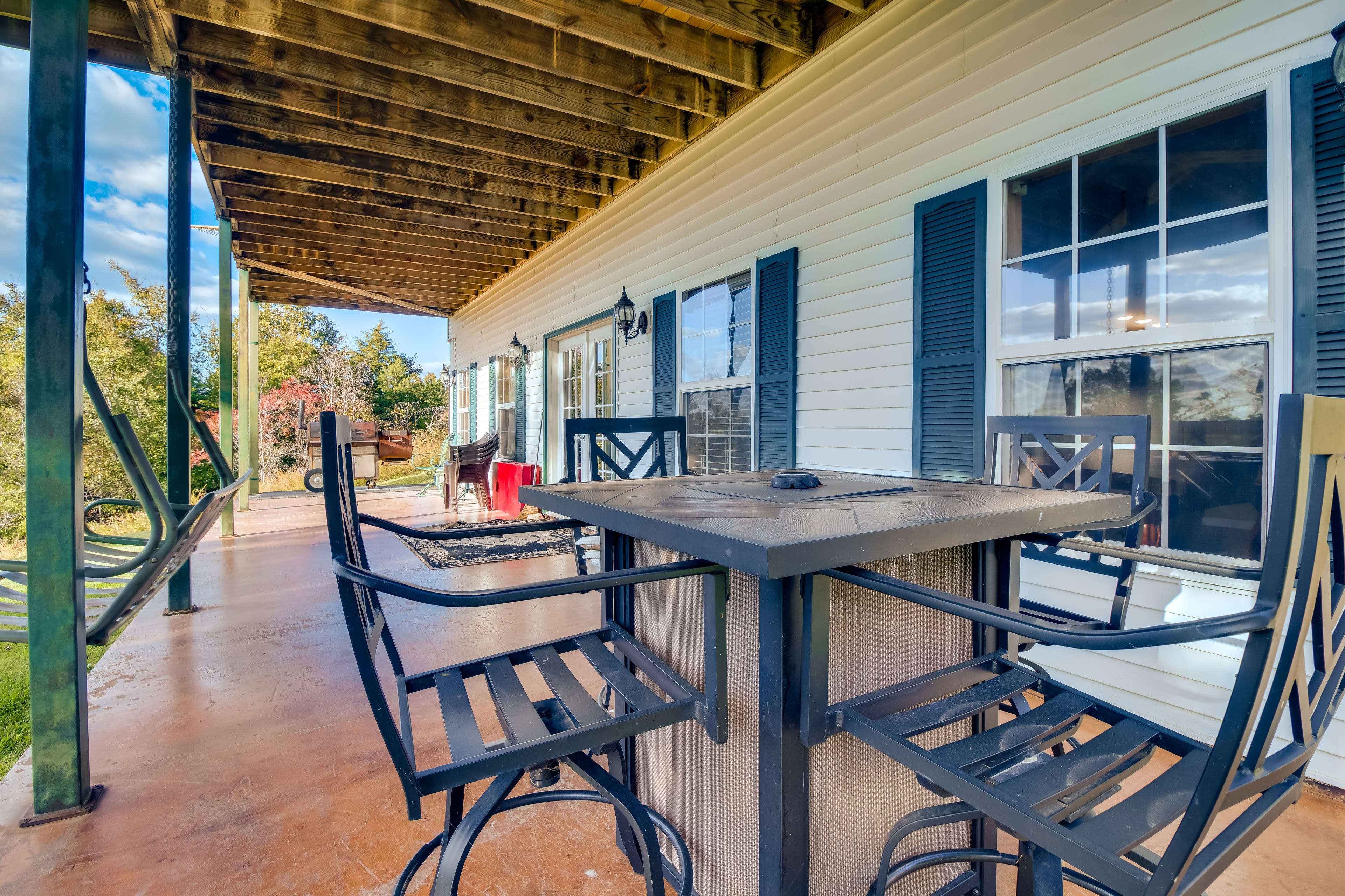 Covered Patio | Outdoor Dining | Smoker