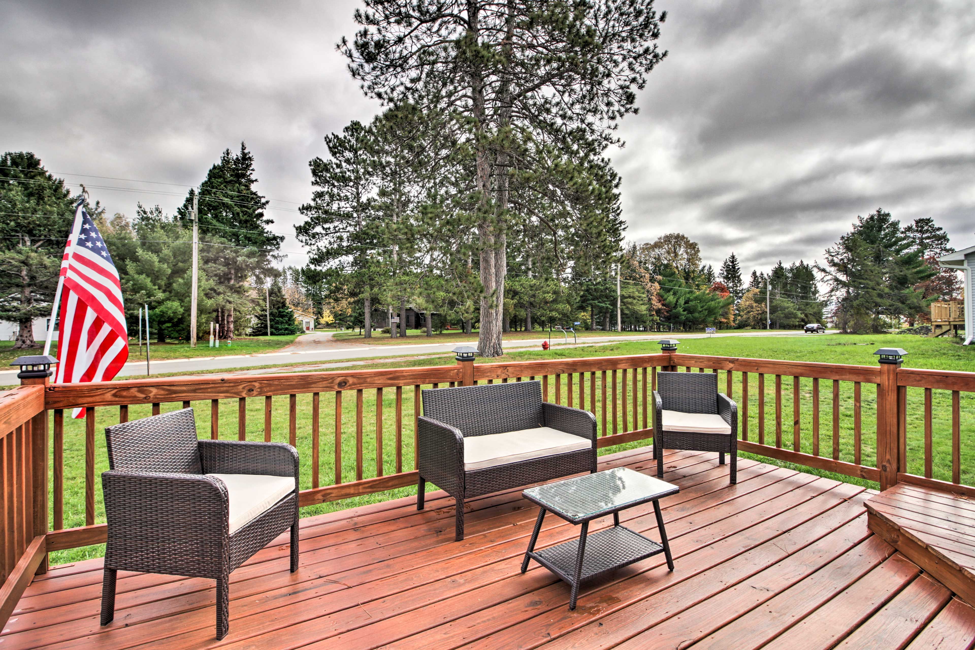 Private Deck | Outdoor Seating Area