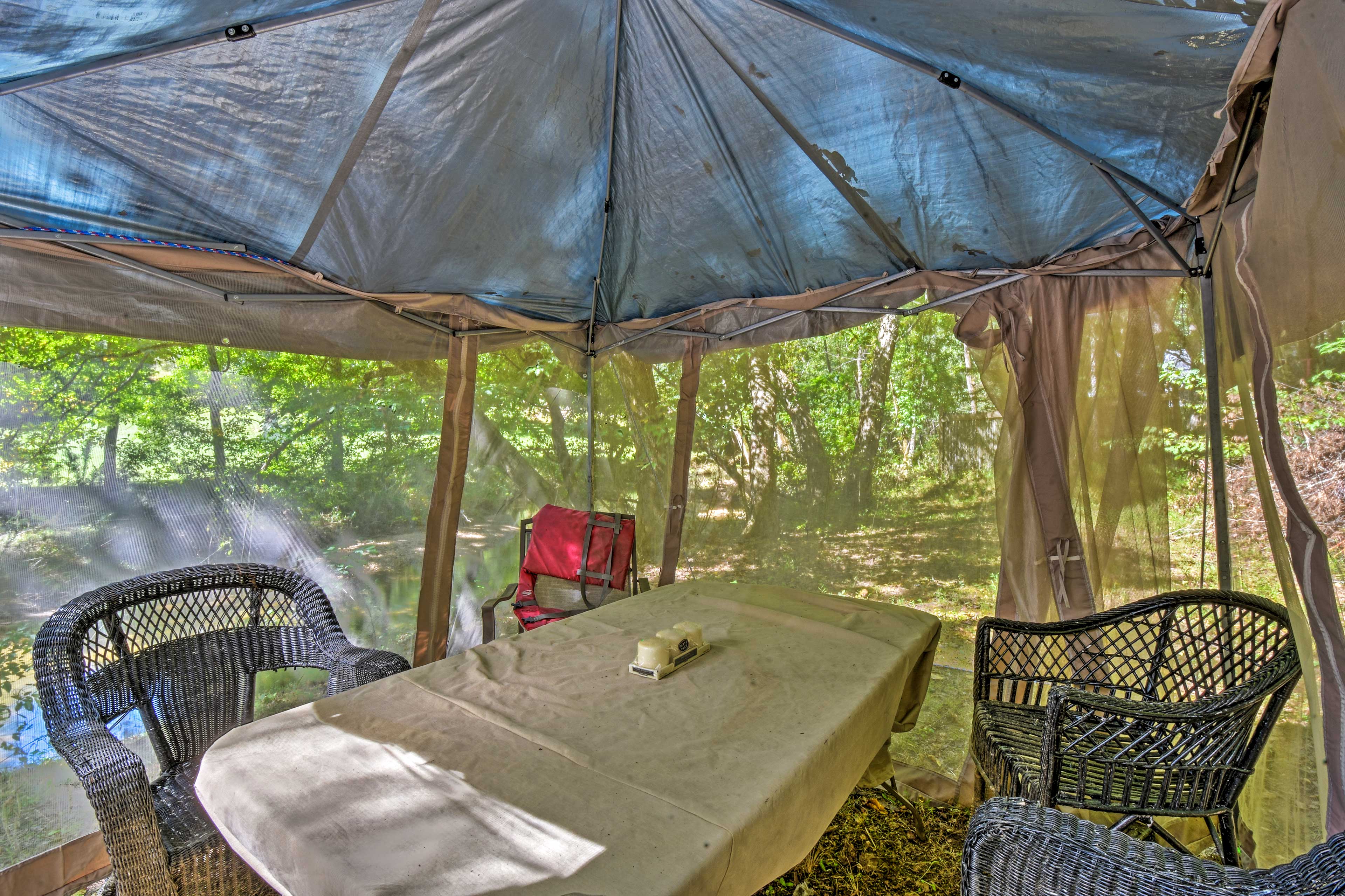 Screened-In Dining Area