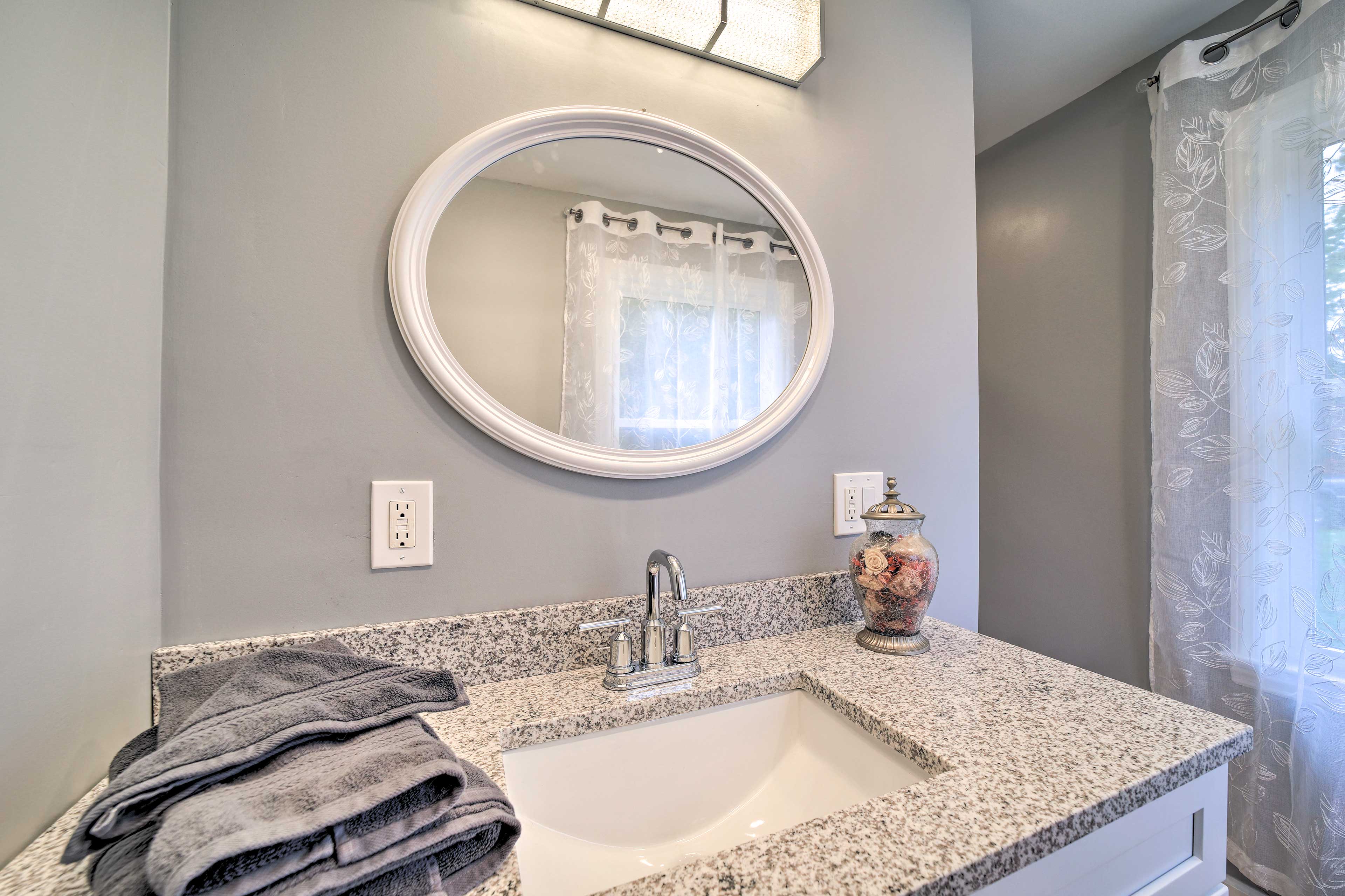 En-Suite Bathroom | Towels Provided