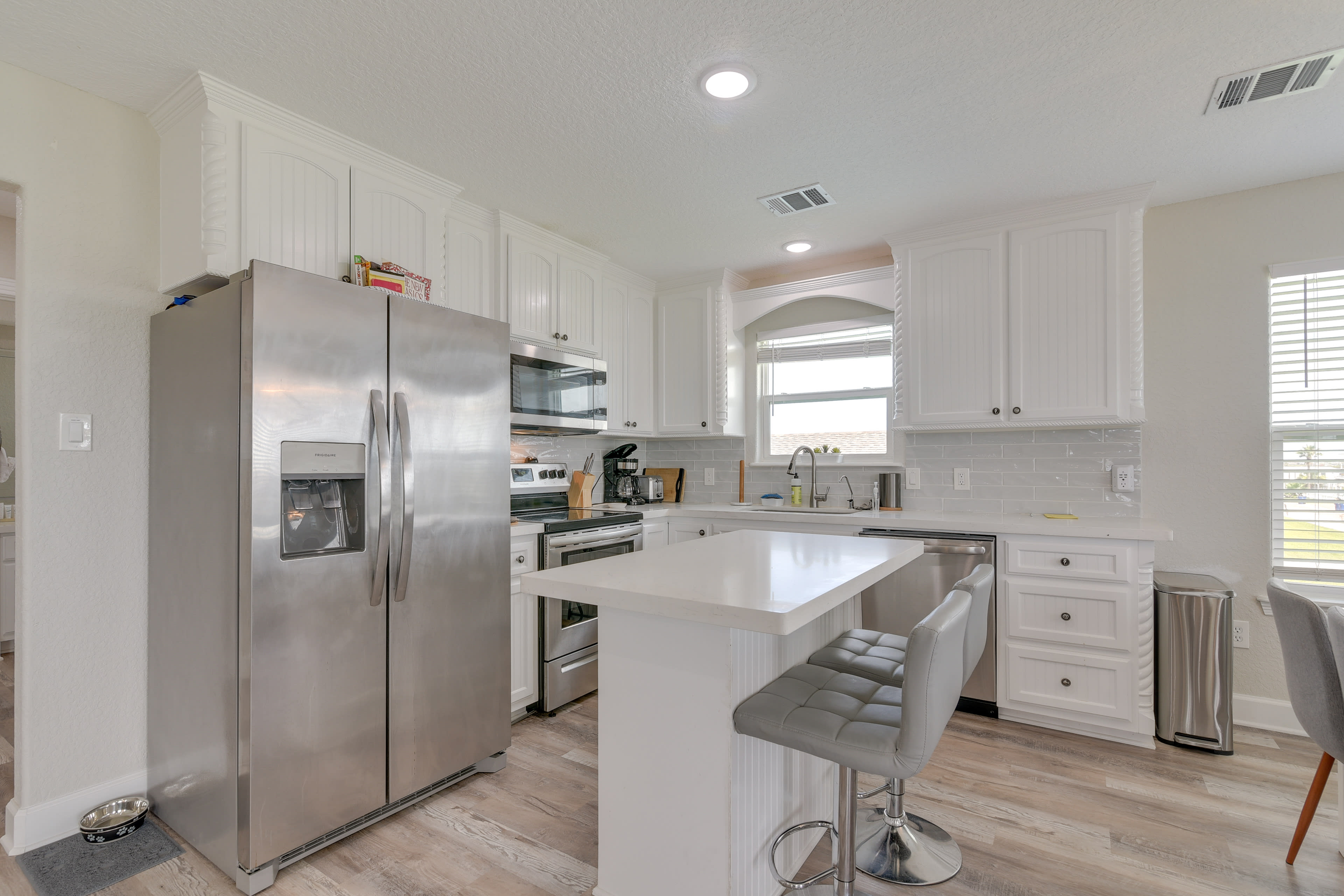 Kitchen | Main Floor | Fully Equipped