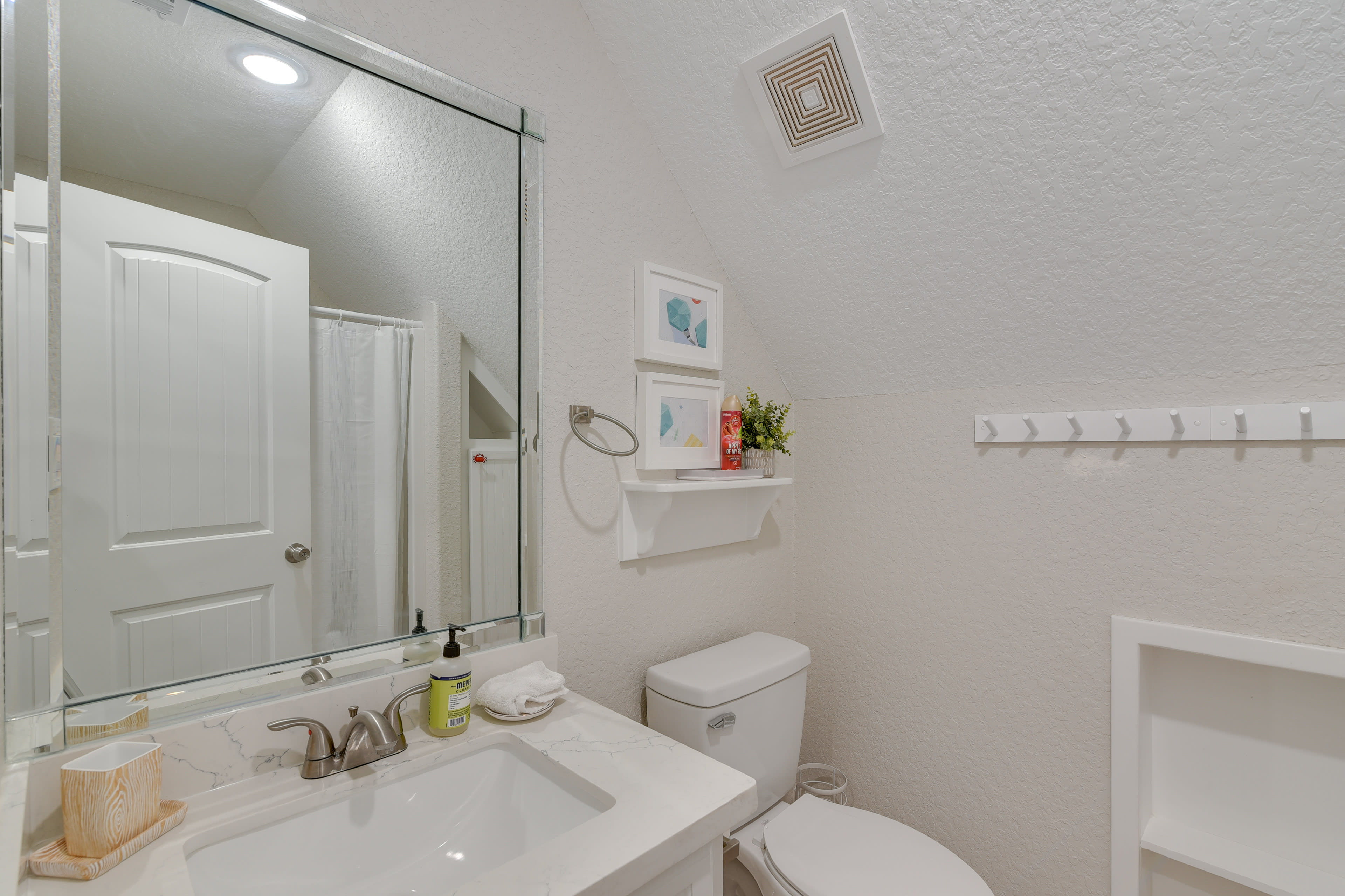Bathroom | Complimentary Toiletries | Hair Dryer