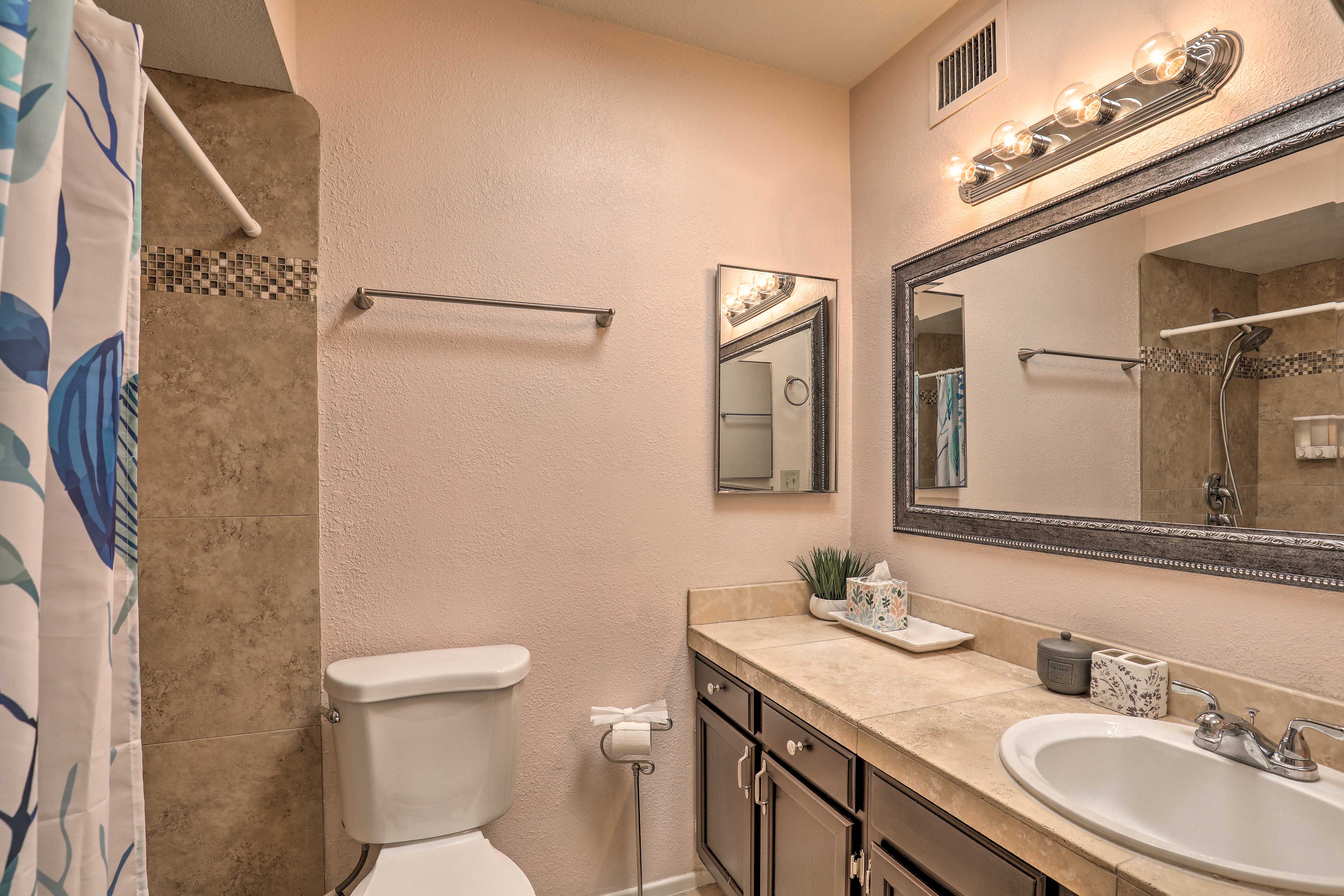 En-Suite Bathroom | Hair Dryer | Towels Provided