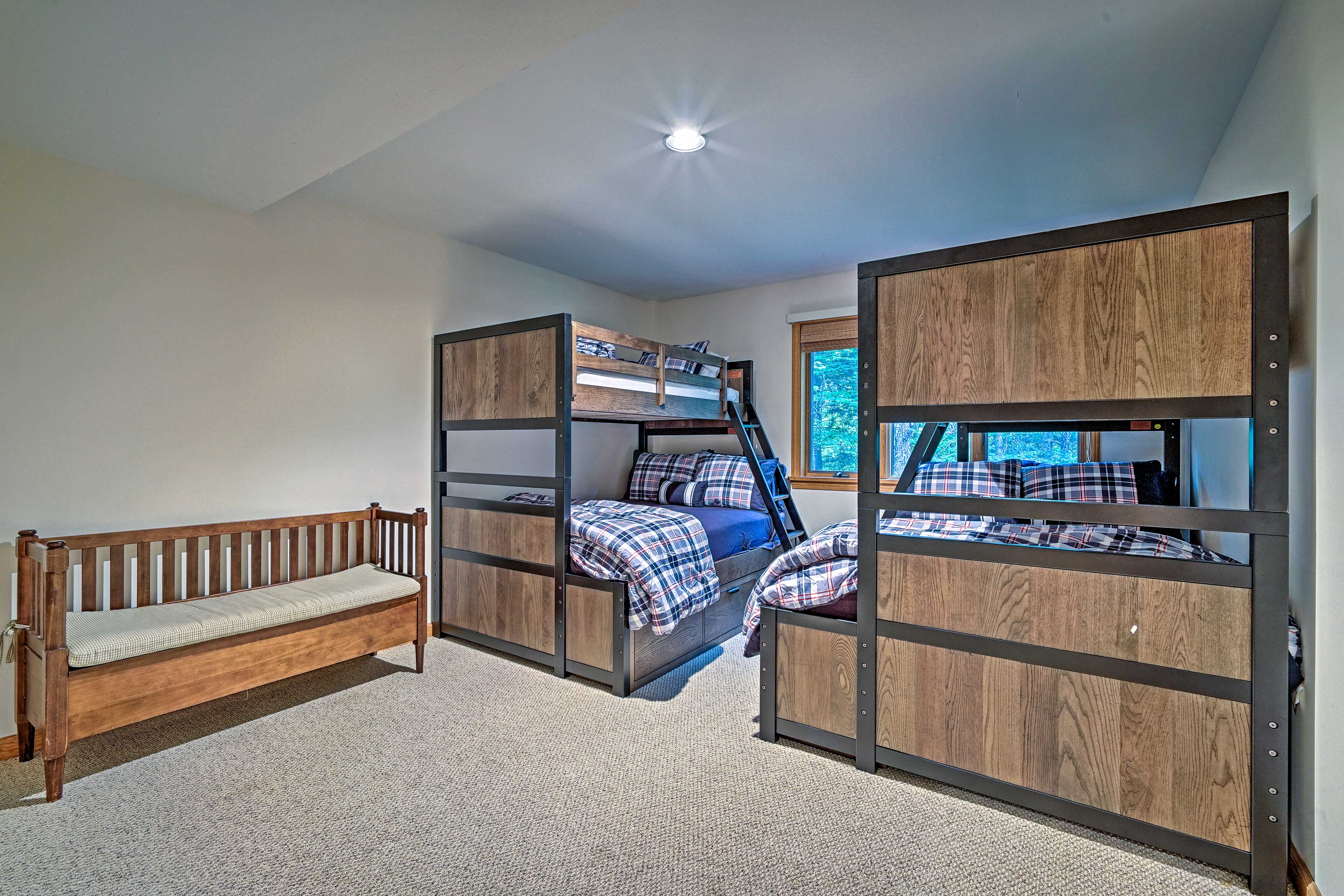 Bedroom 5 | 2 Twin/Full Bunk Beds